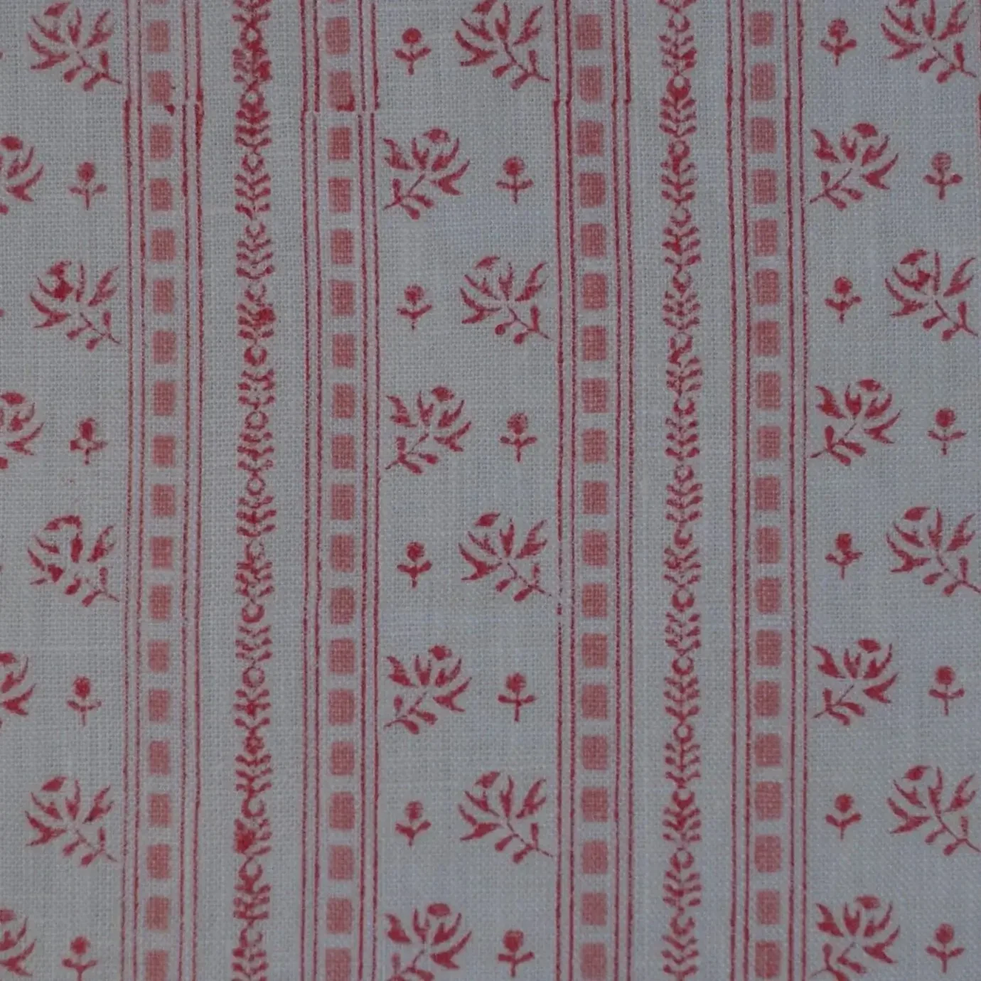pukka-print-linen-fabric-last-chance-petite-fleur-rose-ecru-detail.webp