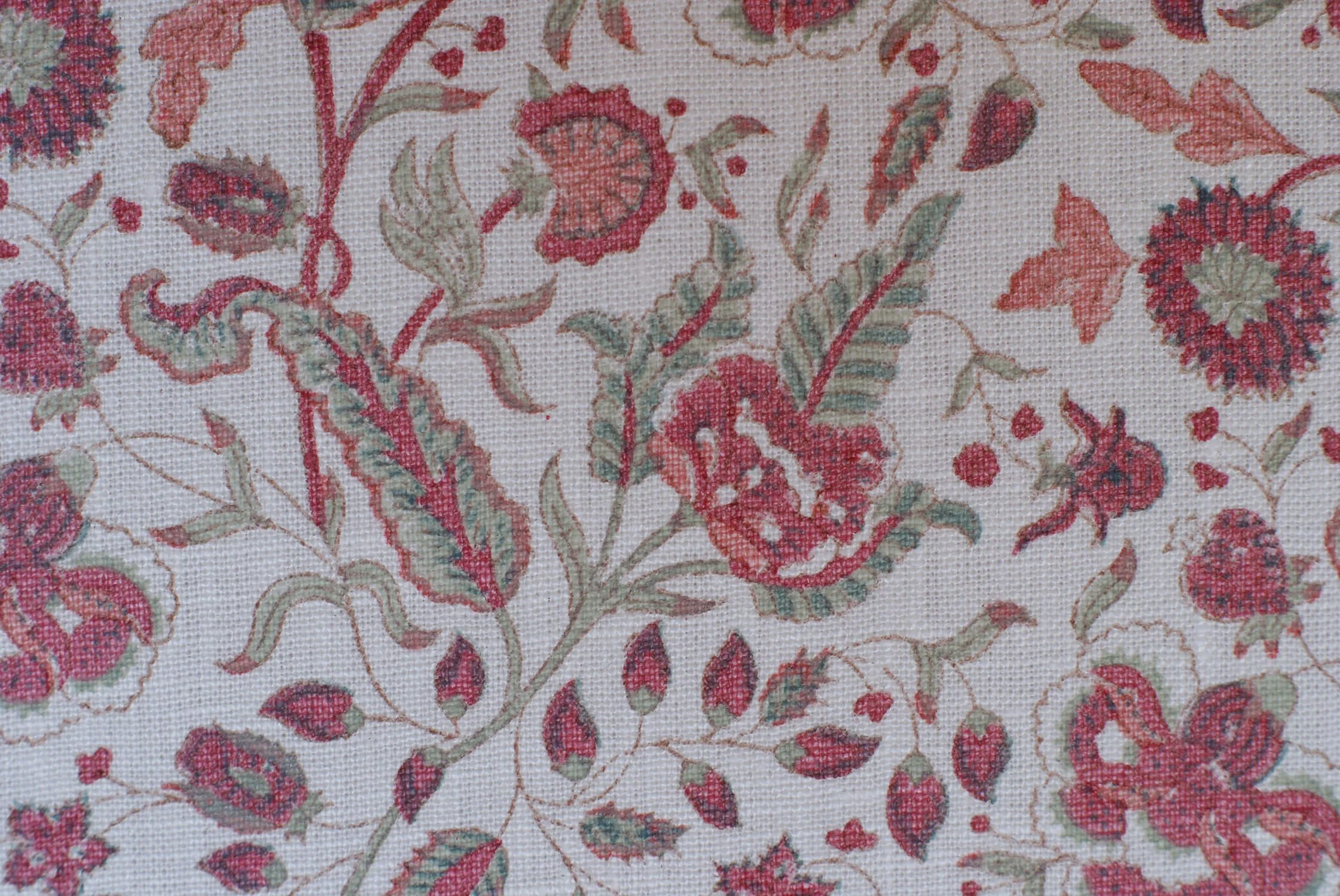 pukka-print-linen-fabric-vine-tracery-fuchsia.jpg