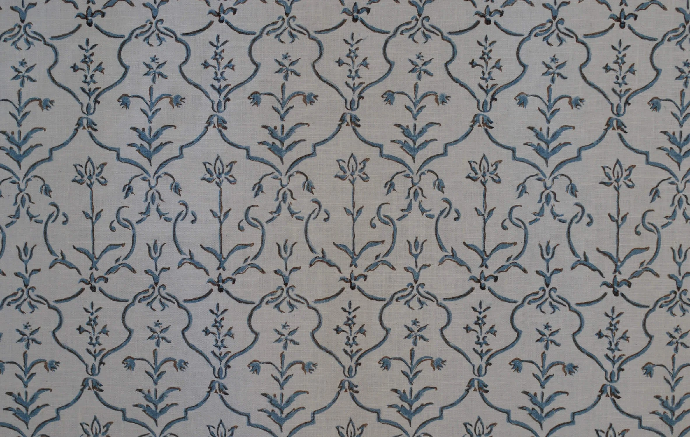 pukka-print-linen-fabric-trellis-on-ecru-marine-repeat.jpg