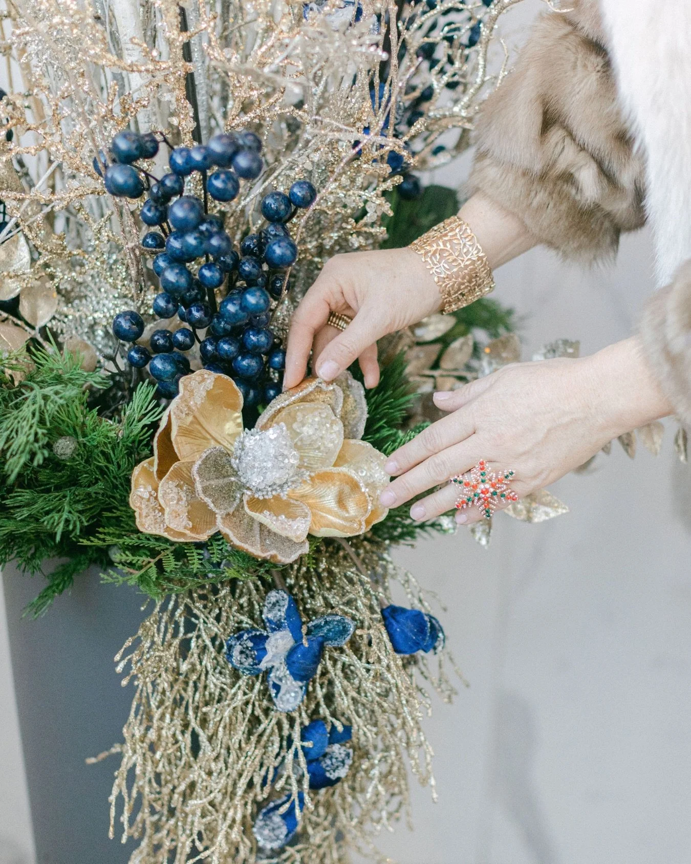 A home doesn&rsquo;t feel warm in winter because you&rsquo;ve added more d&eacute;cor &mdash; it feels warm because you&rsquo;ve added depth.

True winter comfort comes from:
&ndash; richer tones that feel grounding
&ndash; layered textiles that add 