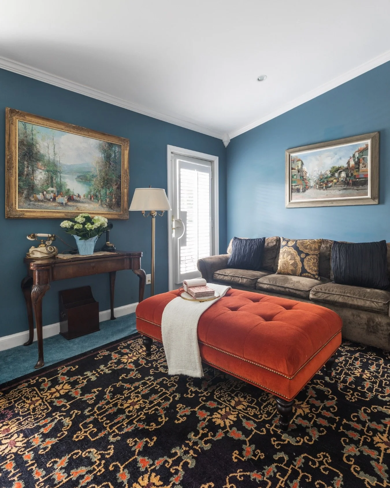 Why do so many beautiful Georgetown homes still feel strangely generic inside?

Georgetown is filled with extraordinary houses.

Historic fa&ccedil;ades.

Elegant proportions.

Rooms that have witnessed centuries of life in Washington.

And yet, step