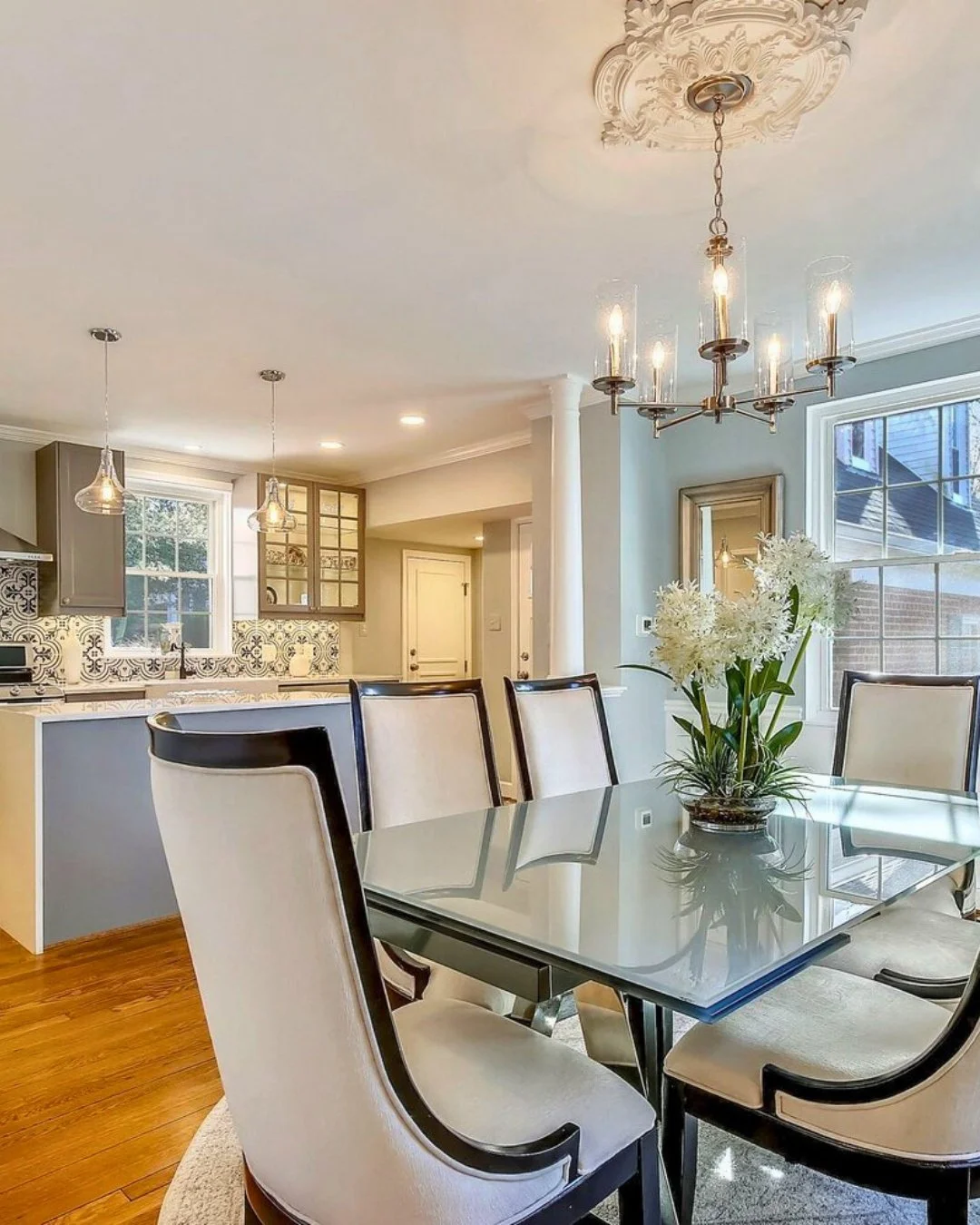 Some homes  look beautiful&hellip; but don&rsquo;t feel comfortable.

You sometimes step into a home and immediately sense it.

Everything looks beautiful.
The furniture is elegant.
The colors are thoughtful.
The room photographs perfectly.

Yet peop