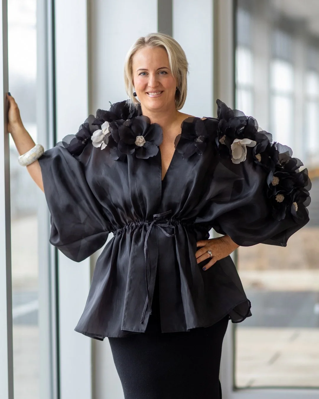 Why British interiors feel rich&hellip; without feeling chaotic.

Many people love British interiors, but struggle to explain why they feel so inviting.
There is pattern.
There is color.
There are antiques layered beside contemporary pieces.

And yet