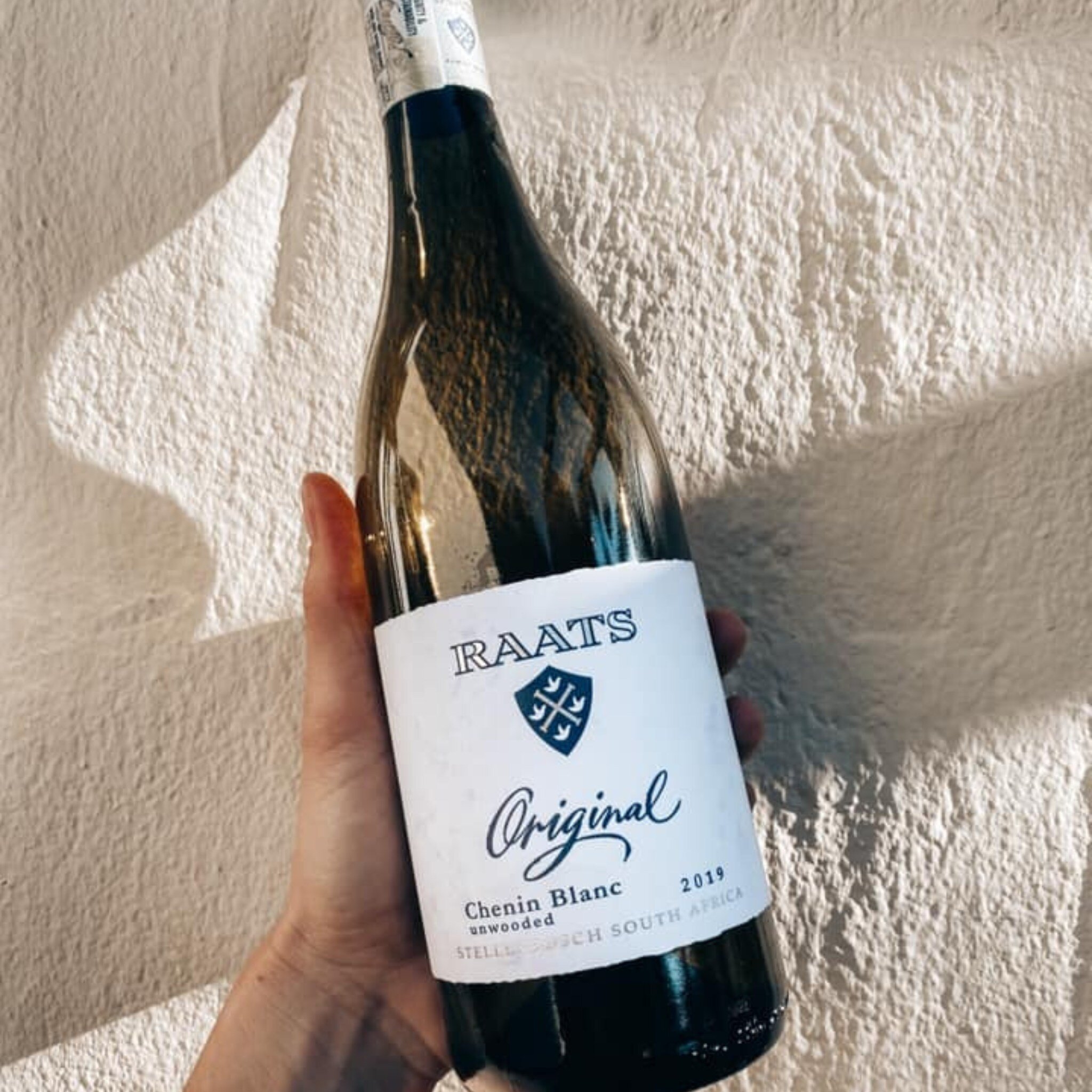 Discover the mastery of Raats Wines at Cape Town Fresh! Specialising in Chenin Blanc and Cabernet Franc, their wines are a testament to focus and passion. Don't miss their Old Vine Chenin Blanc, a symphony of flavour and finesse. 🍇 #RaatsRevolution 