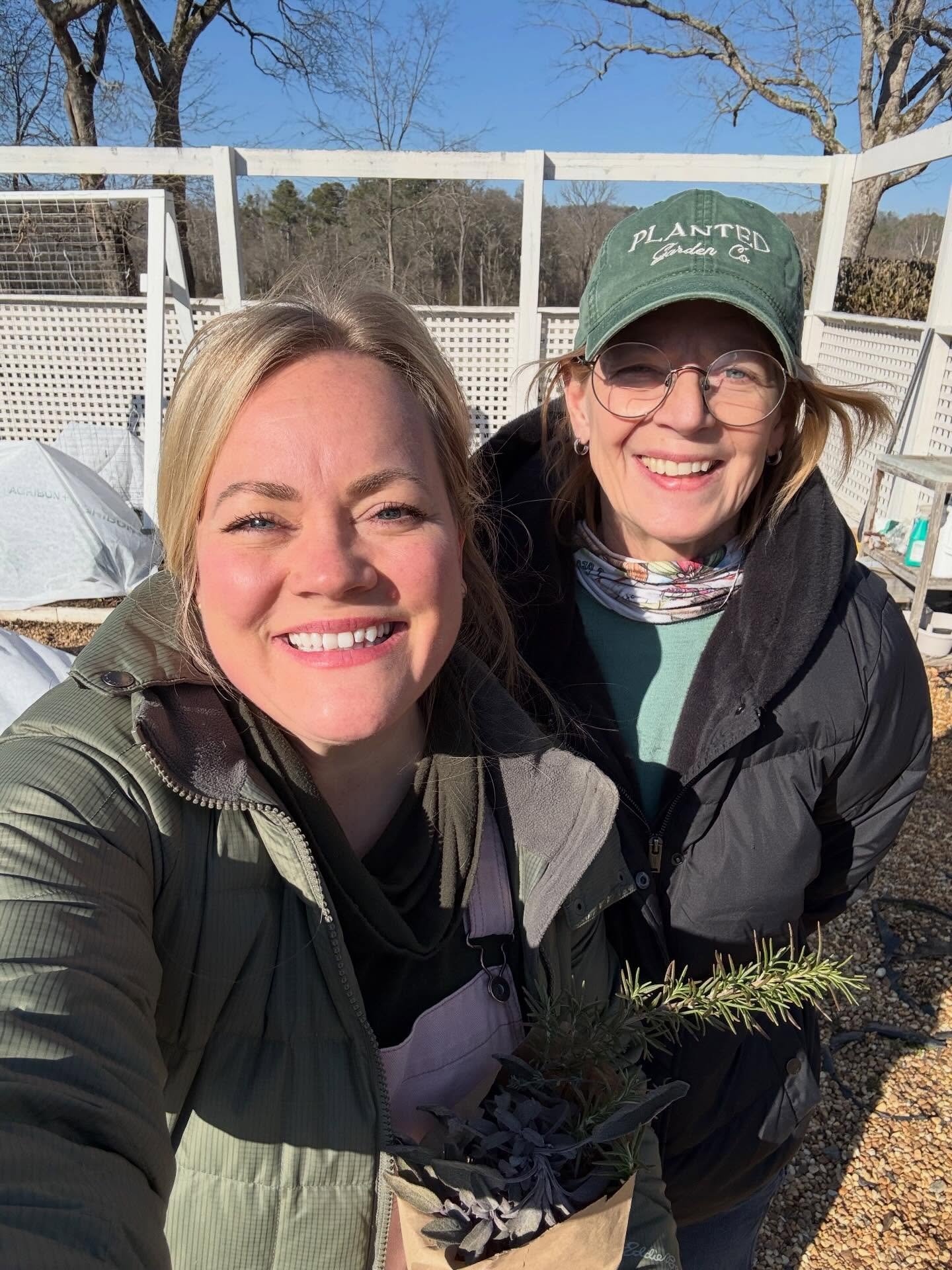 From a morning full of planning to an afternoon full of garden maintenance! It&rsquo;s safe to say that the @plantedgardenco team is getting ready for another amazing spring.🥳

Don&rsquo;t wait another second to book a garden consultation. Visit pla