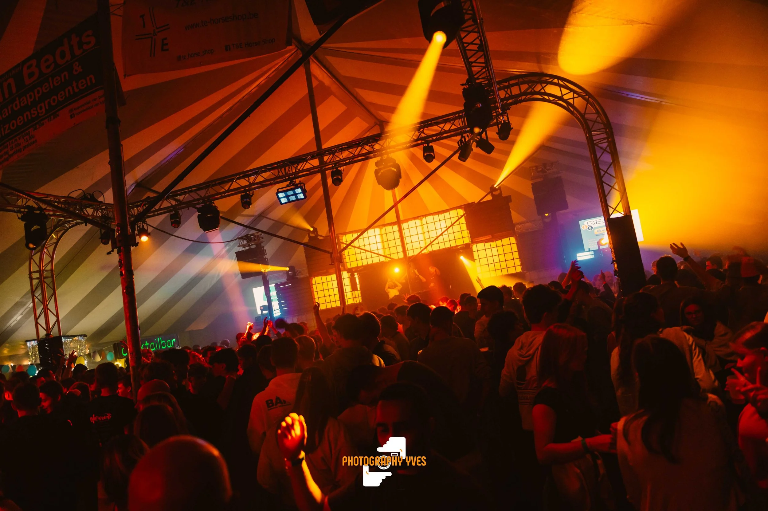 HOEKKERMIS - YVG-98.jpg