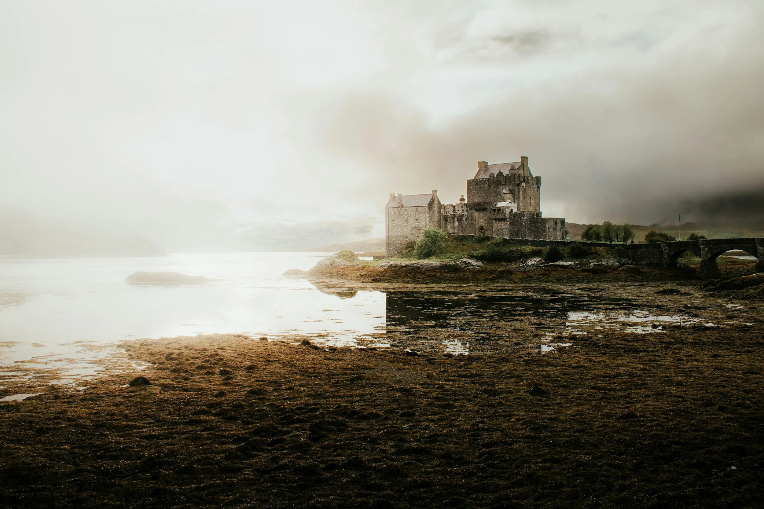eilean donan castle misty