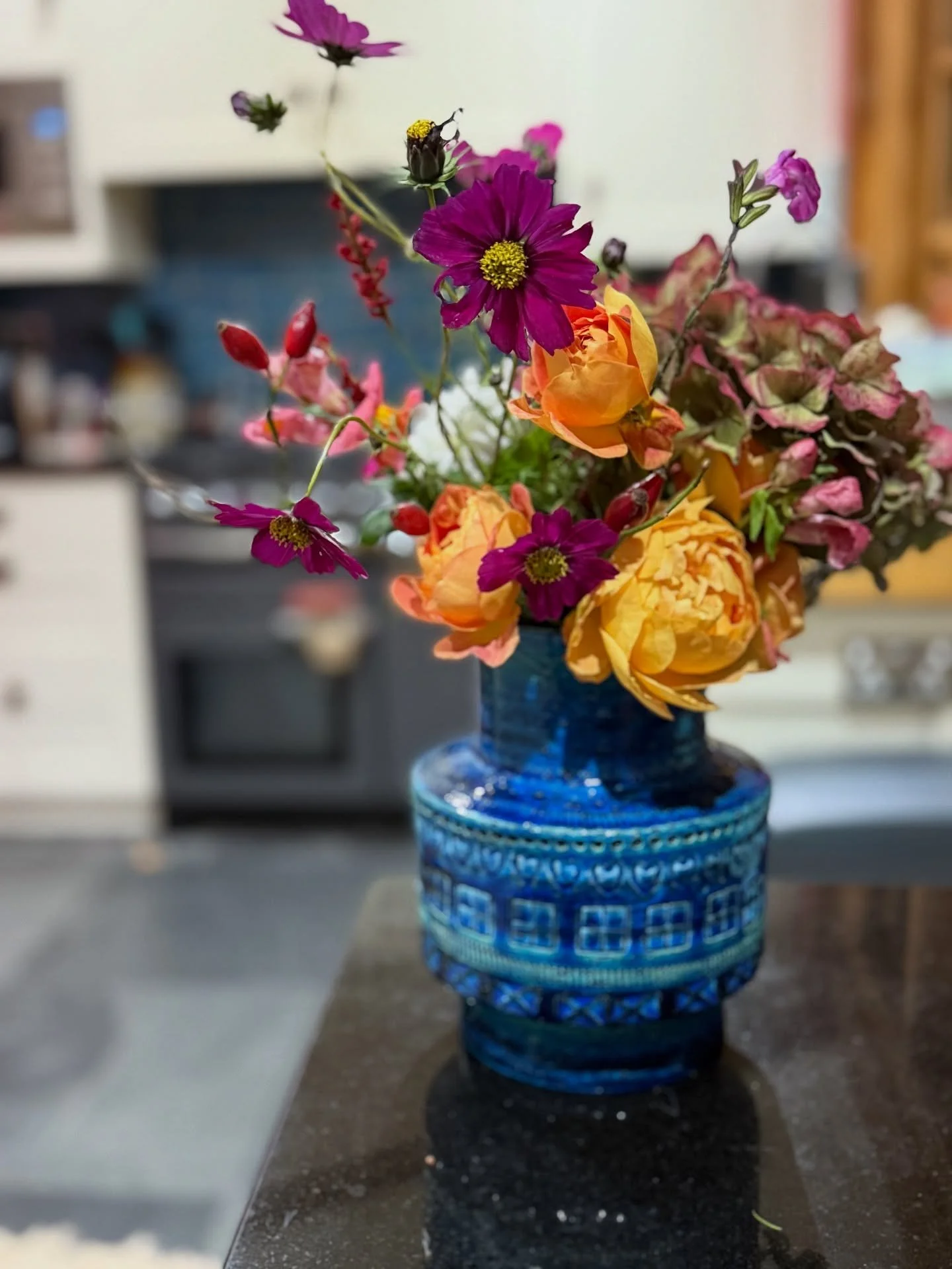 Flowers from my garden. Can&rsquo;t believe the cosmos are still going!! Love the autumnal colours. Simple pleasures! #awriterslife #cornwall
