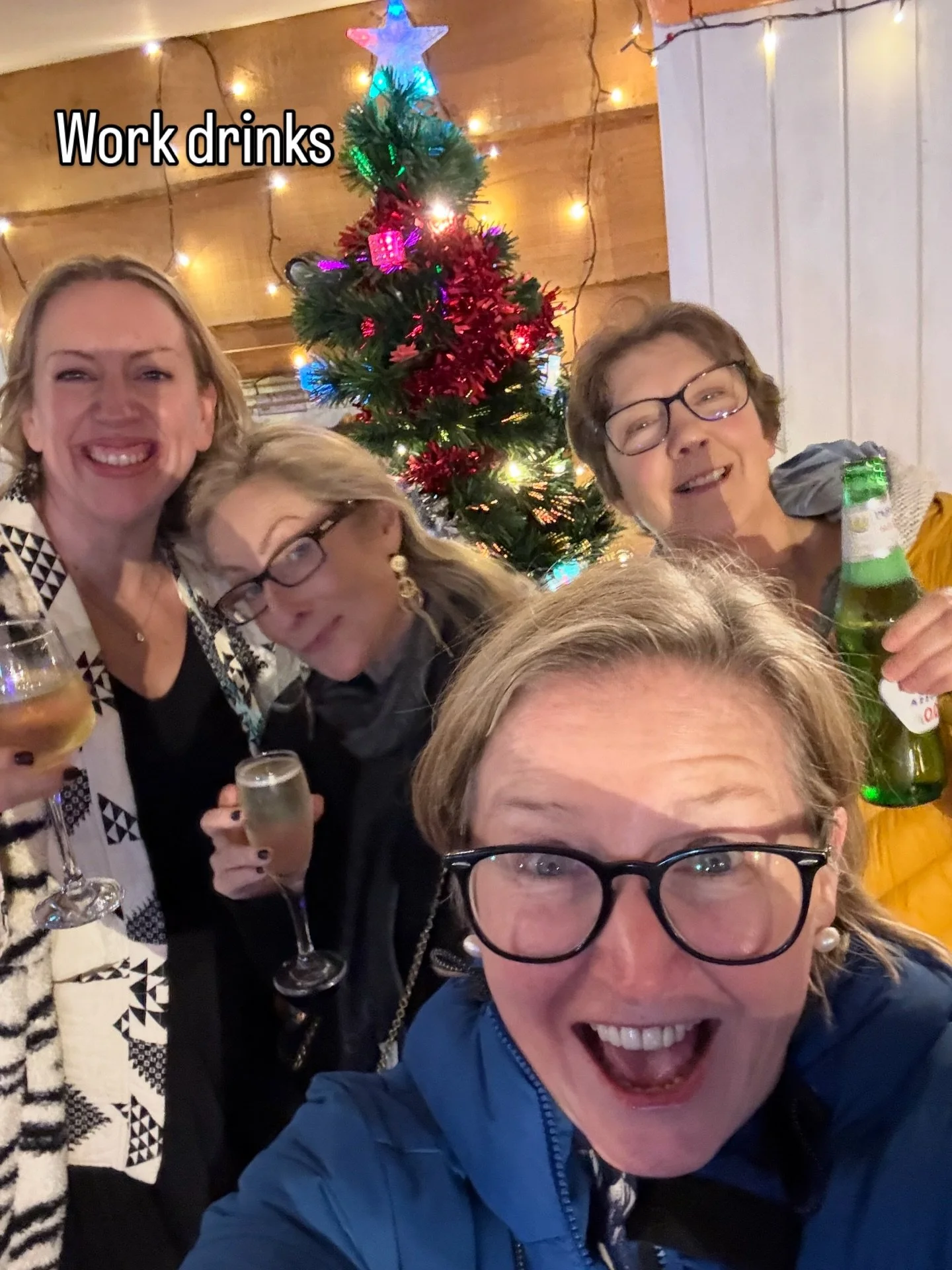 Best evening with @emmacowellauthor @roz.watkins and @jojakemanwrites having our version of work drinks!! Four authors together laughing, scheming and talking - non stop talking!  #awriterslife #cornwall