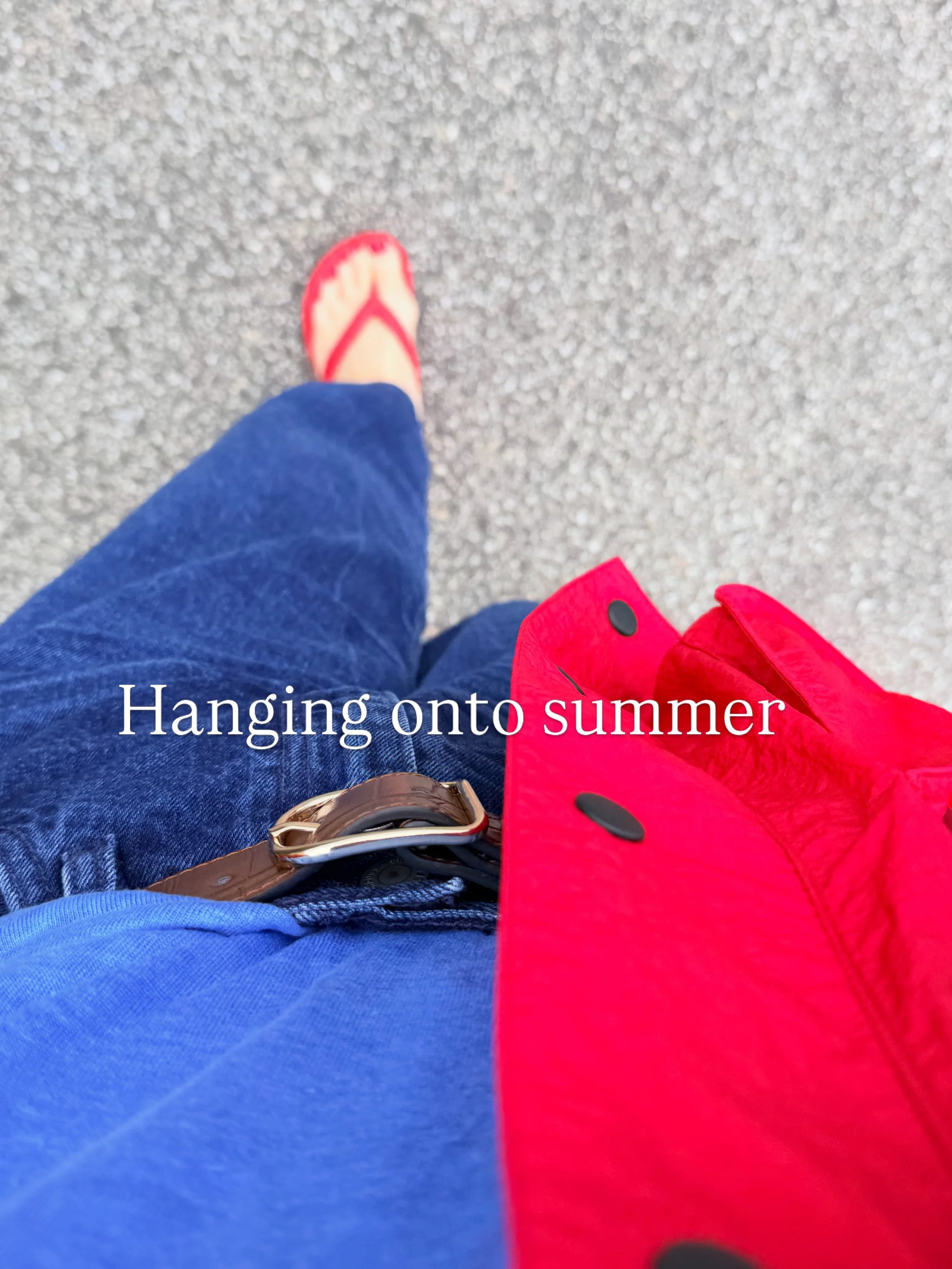 Desperately trying to hold onto the last days of summer with my red flip flops and linen t-shirt but it was mizzling as we left the house to head to Falmouth for lunch and shopping&hellip; so jeans and a rain protection required! I love the autumn bu