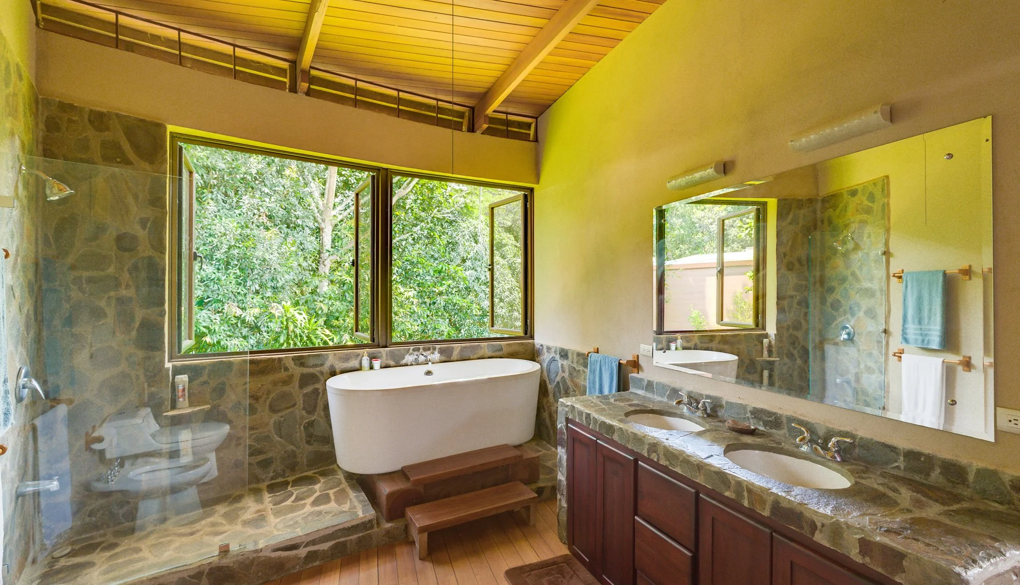 Bathroom 1.jpg