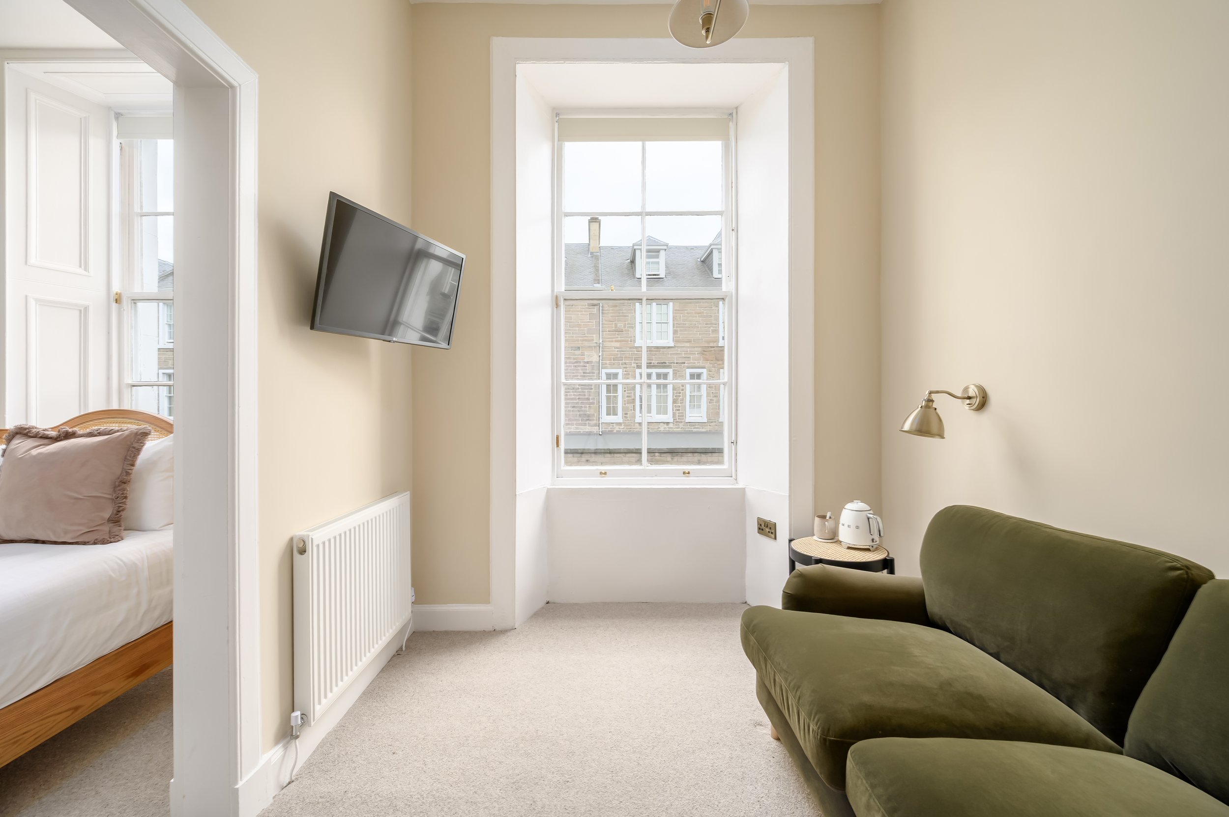 Living space, TV and kettle in Gilmore Townhouse, apartment room in Edinburgh
