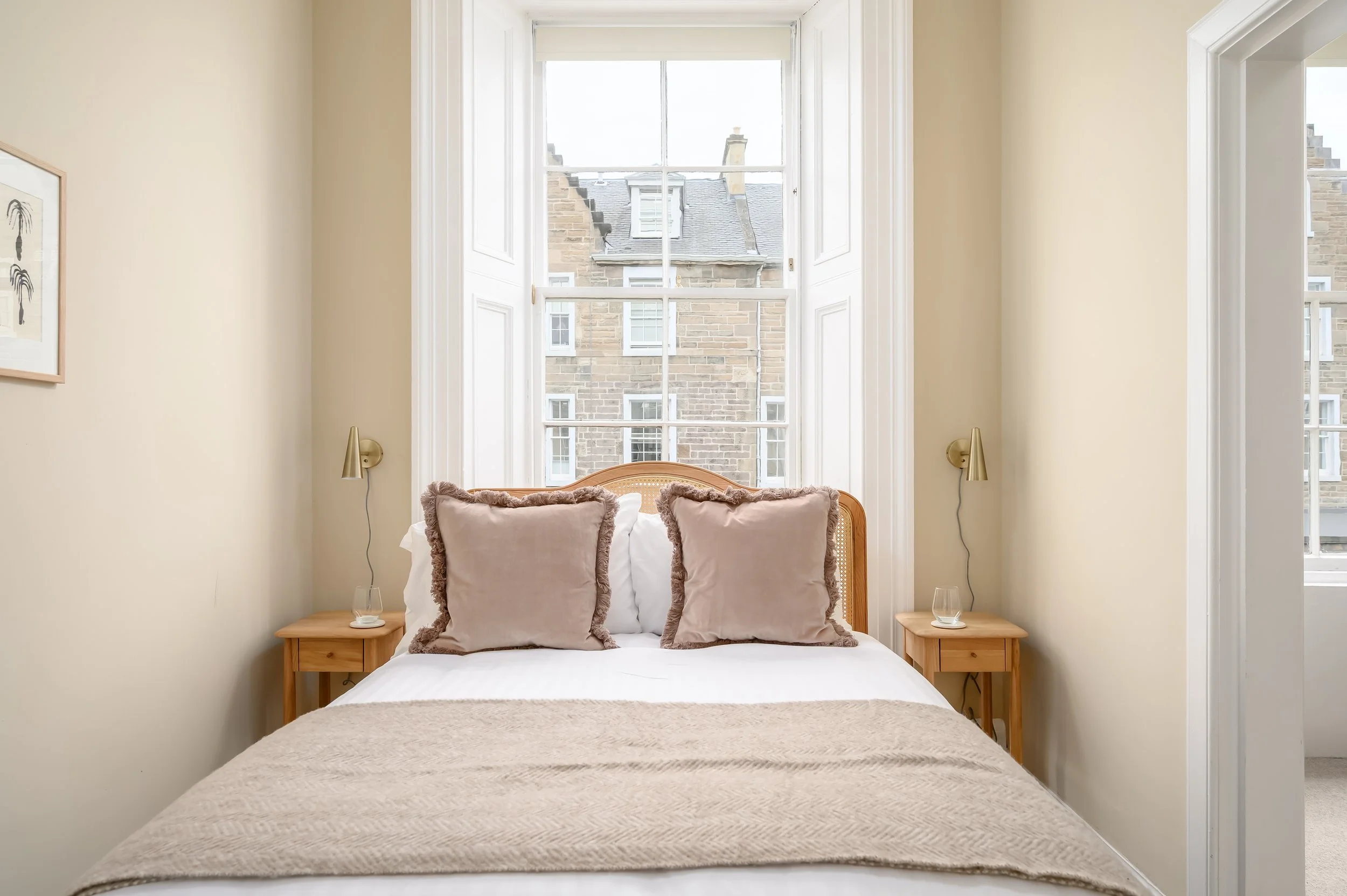 Double bed in Gilmore Townhouse apartment in Edinburgh
