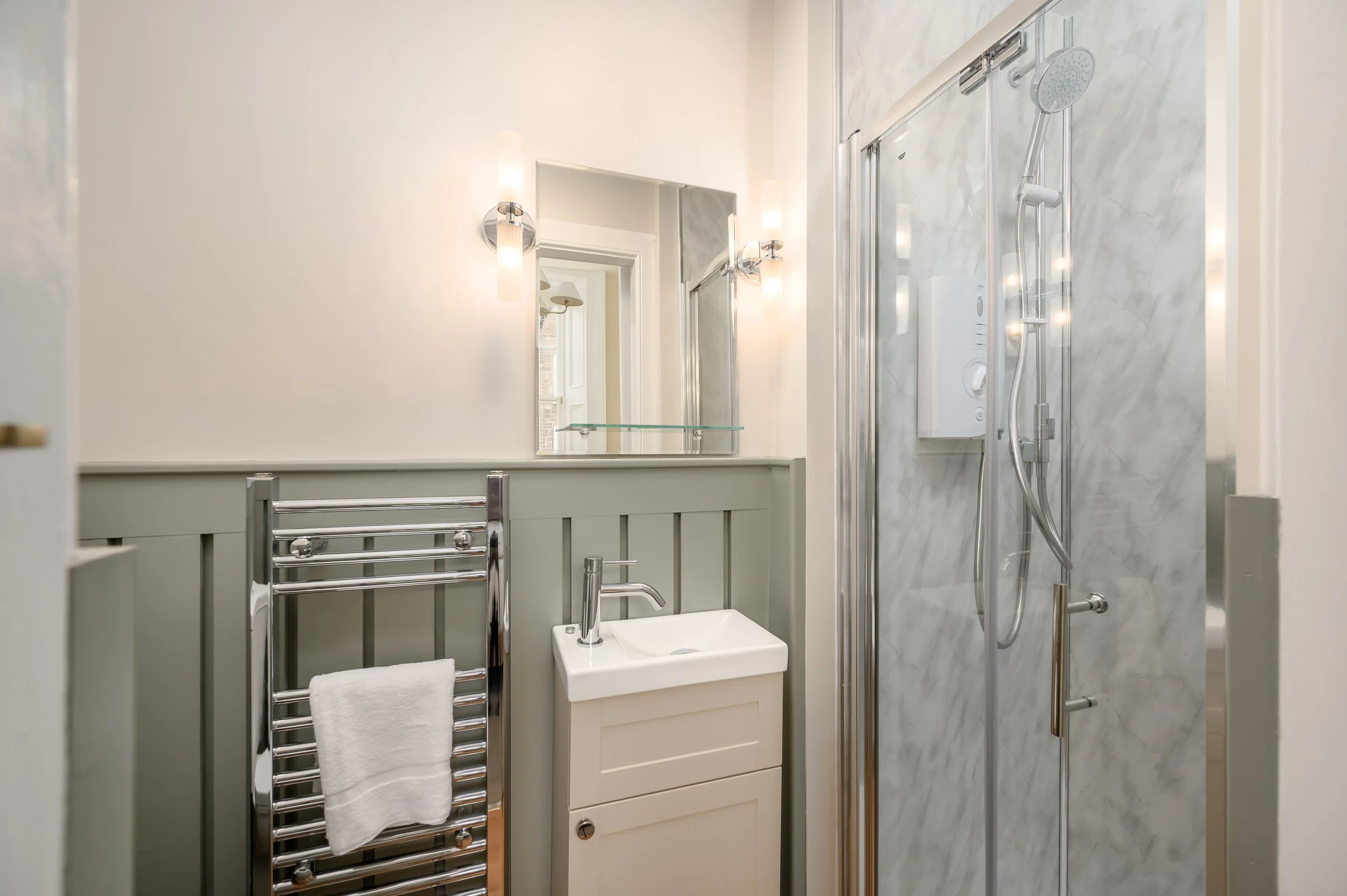 Walk in shower bathroom in Gilmore Townhouse
