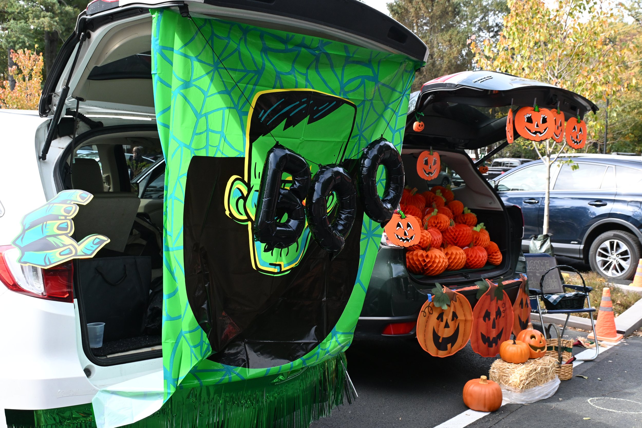 A trunk or treat car with boo!