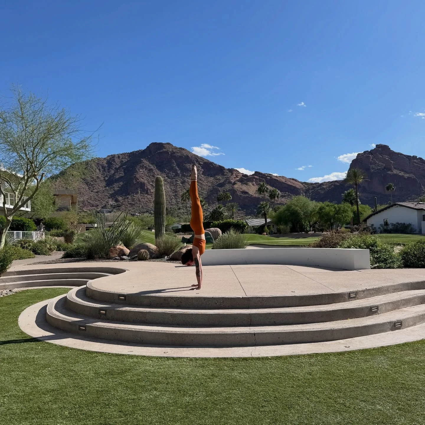 Well these last few weeks have been filled right up. 🪻✨🫶🌕👁️☀️

𑁍 after 6 years in az i&rsquo;ve officially received my first ticket - yay! 
𑁍 got to see one of my fav bands with my man @hippiesabotage 
𑁍 new classes at new studios &amp; making