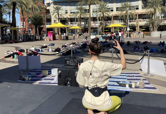 4 Teaching Tips For New Yoga Instructors</span>