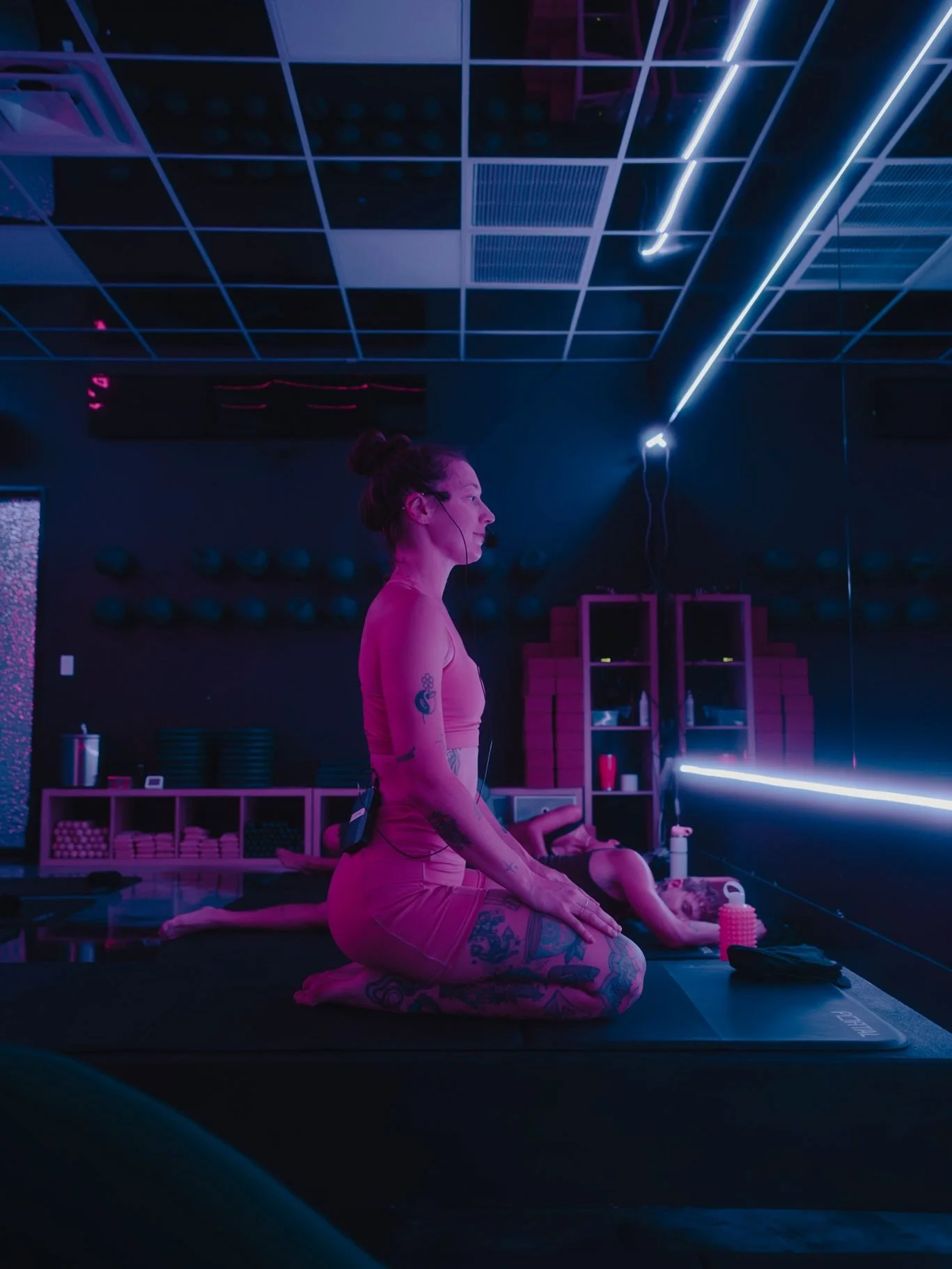 Might be on vacay but still most definitely thinking about doing my fav thing in one of my fav places. 🪐🛸✨

Plus @ikeknowz.media just killed these photos taken inside the @portal.phx 💫💫

Grateful for spaces that bring movement, laughter, and comm