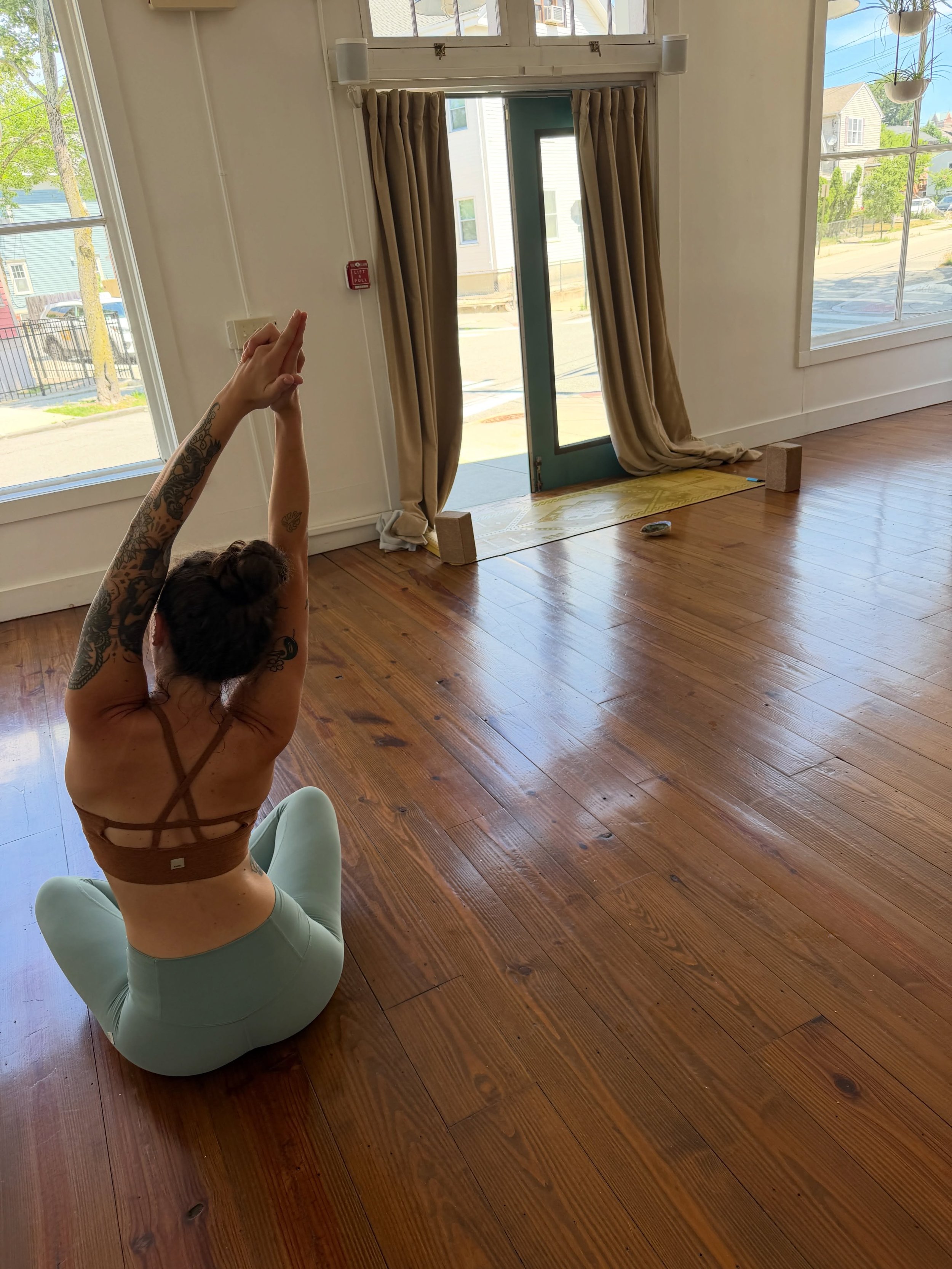 This song describes the last week or so of life on the East Coast. 🐚🌞✨🍦🦀🎢

Lots of ice cream, lots of walking, a lil relaxing + a lot of laughs. 

In a few short days I&rsquo;ll be taking all this energy right into our next retreat in Vermont 🥲