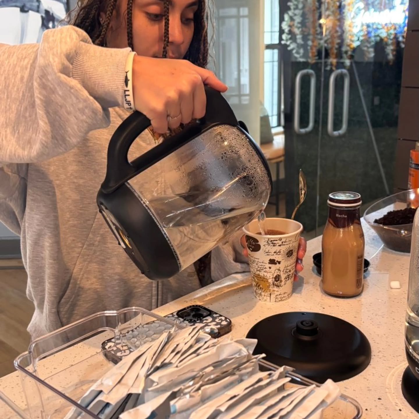 From caffeine to cozy ☕🍫⚡

Syllabus Week called for grab-n-go @starbucks coffee, a fully loaded hot cocoa bar with fun flavors and toppings, and @monsterenergy drinks with swag. Just another perk of being a resident.

Another amazing resident event 