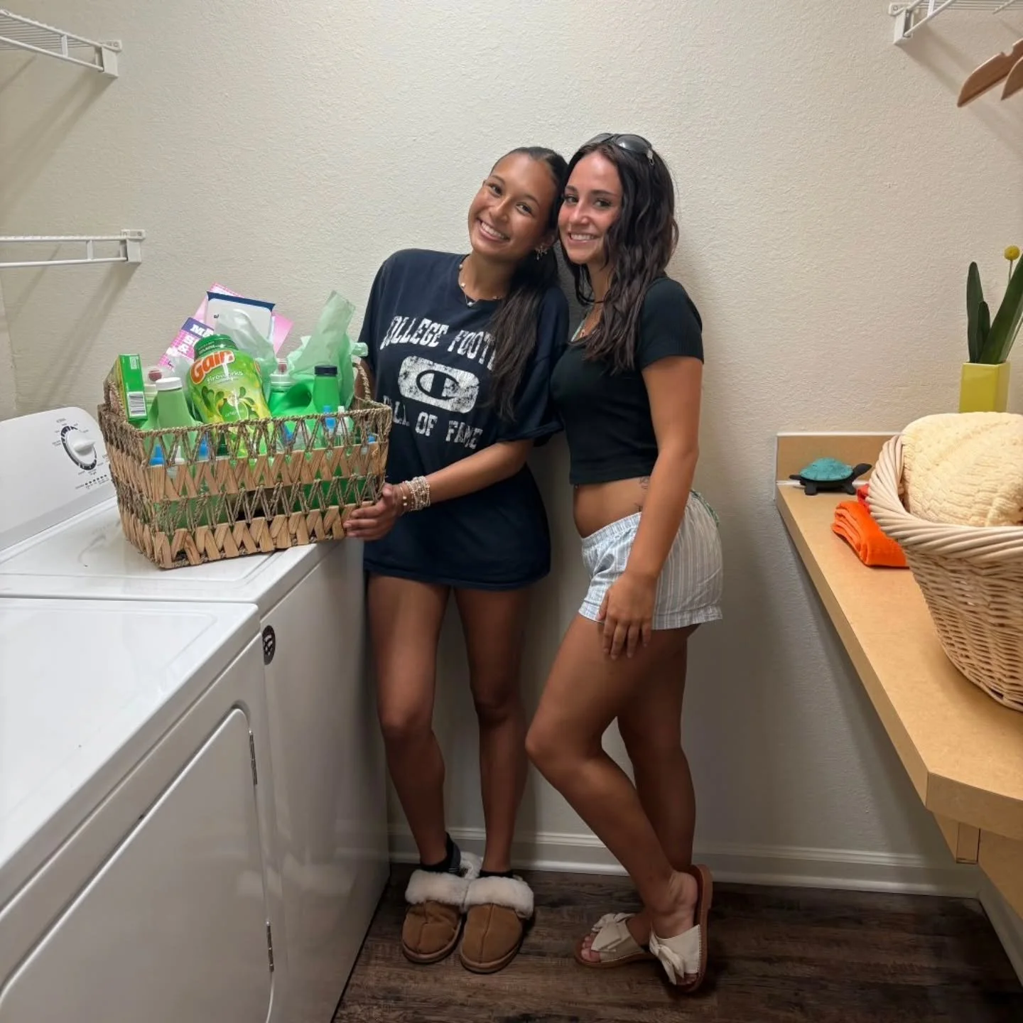 WIN IT WEDNESDAY 🧺✨

Spring cleaning just got a MAJOR upgrade 😮&zwj;🔥
We&rsquo;re giving away a Spring Cleaning Basket stocked with BULK SIZE Gain laundry essentials &mdash; perfect for you + your roomies!

Because let&rsquo;s be real&hellip; in a