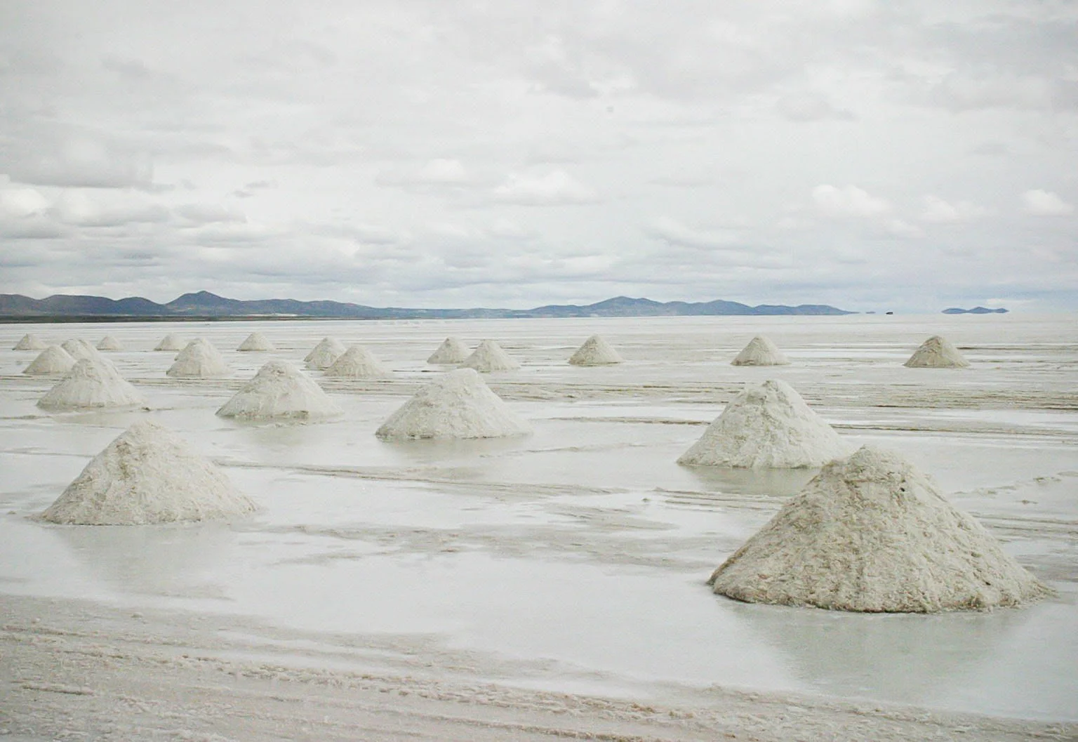3A-SALTMOUNDS, Salar de Uyuni (Colchani), Bolivia-1.JPG