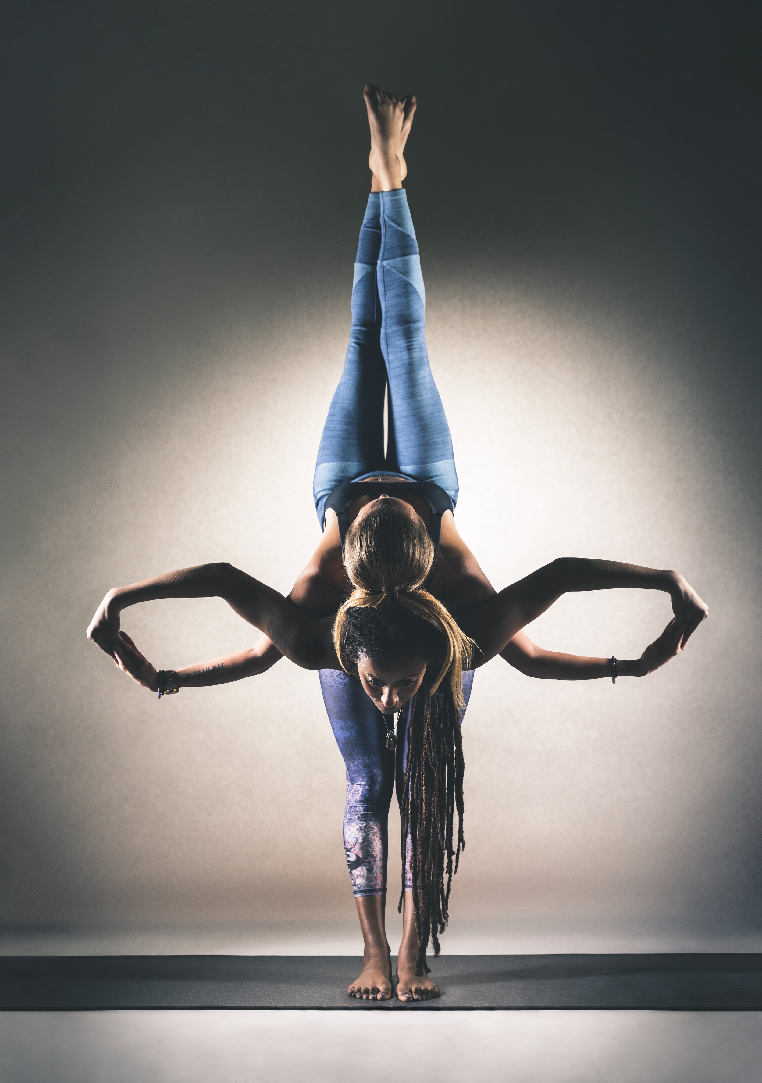 RAS+PHOTO_006_171203_0760_FS_background-grade-Final_300.jpg