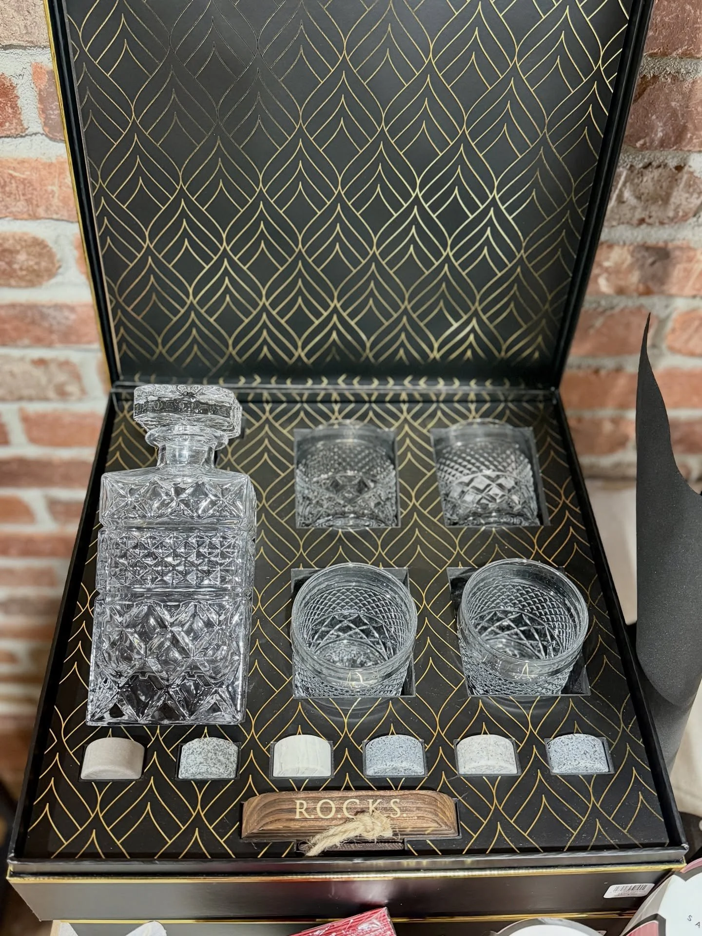 Christmas is just around the corner - time to brainstorming gift ideas!

Whiskey Decanter with Glasses &amp; Chilling Stones

Tailored to appeal to whiskey lovers that appreciate life&rsquo;s finest things, this decanter glass set might just be the m