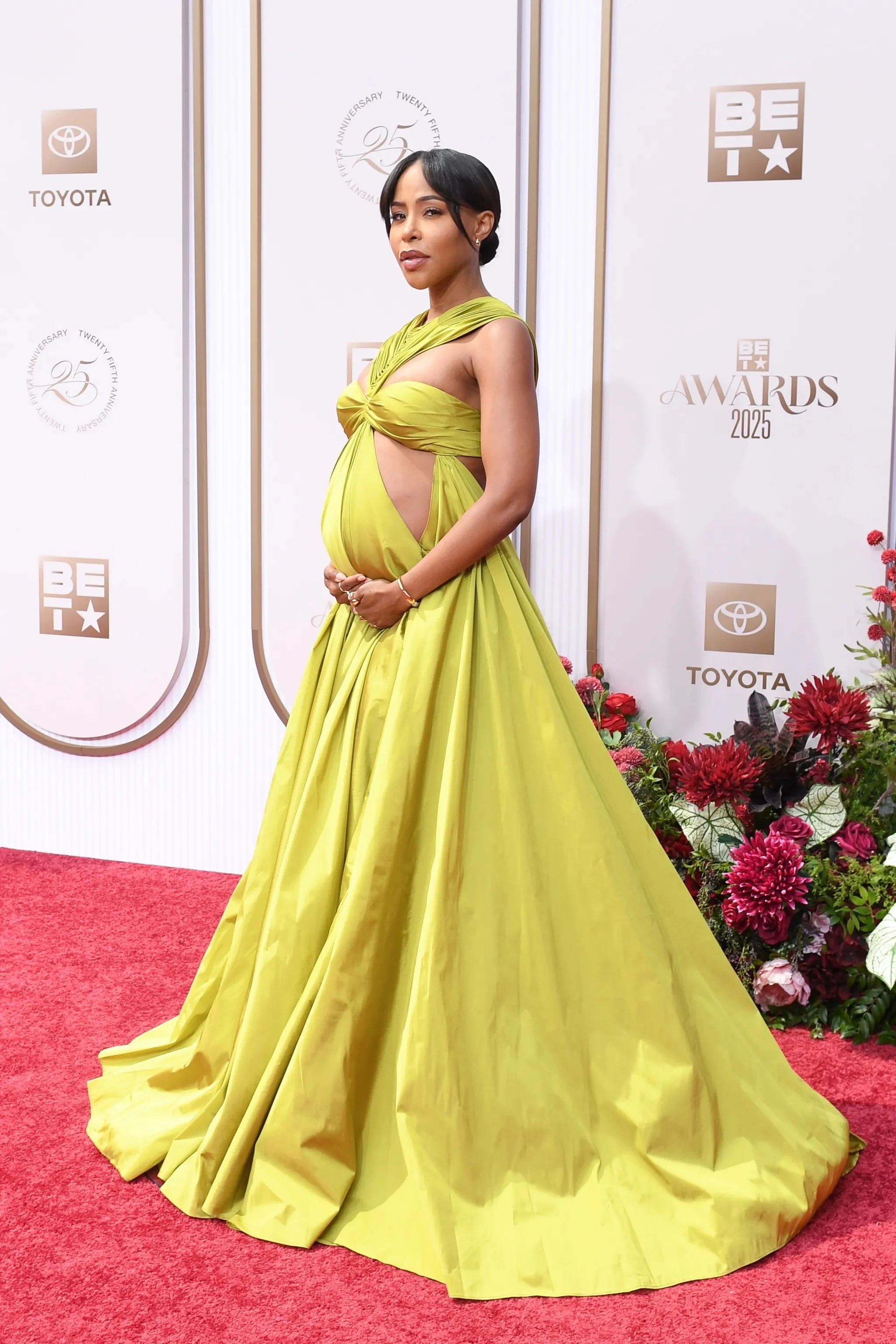 KJ Smith for BET Awards /Gown: Monsoori/Shoes : Tamara Mellon /Jewelry : Alexis Bittar/Vogue Best Dressed List 