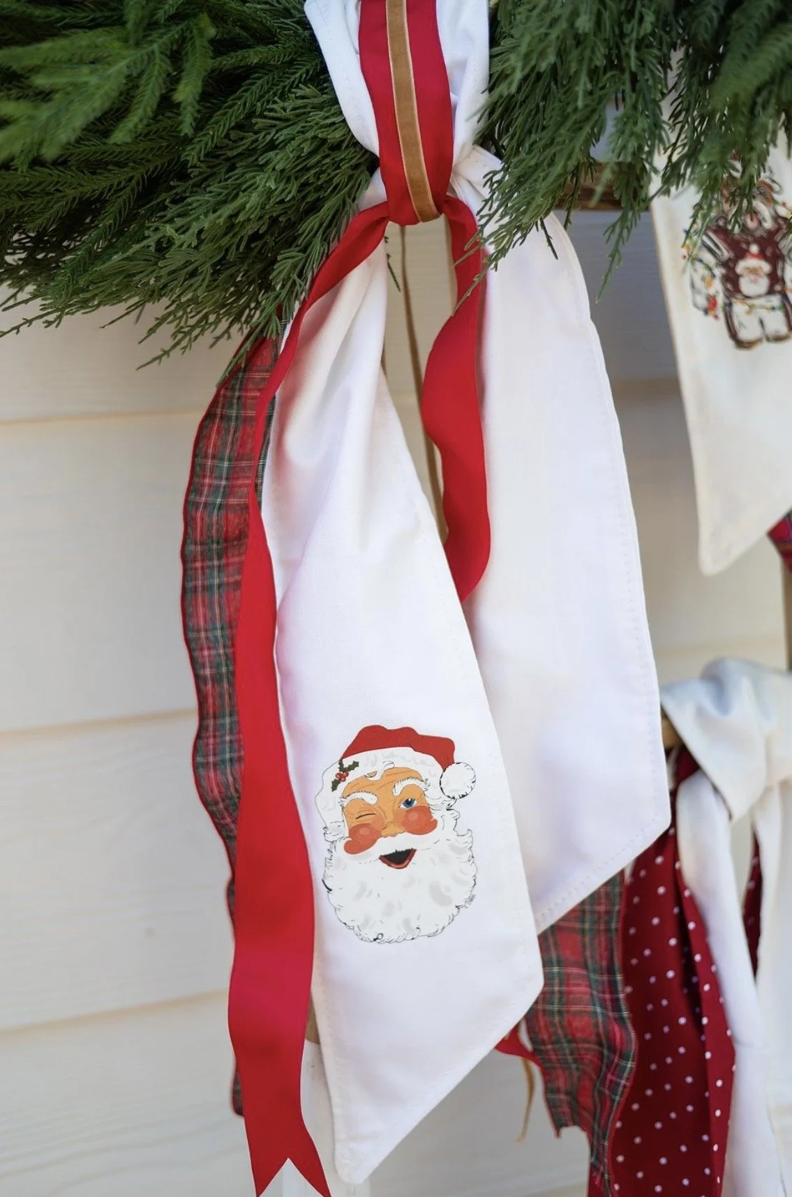 LuckyBird Santa Wreath Sash