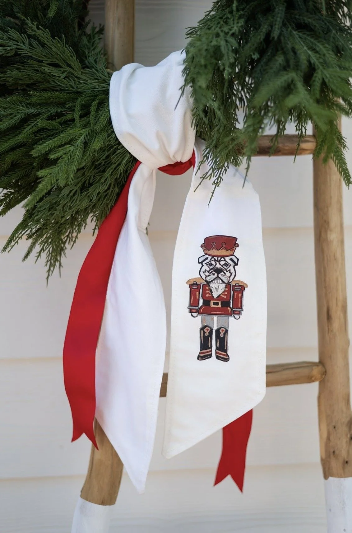 LuckyBird Bulldog Nutcracker