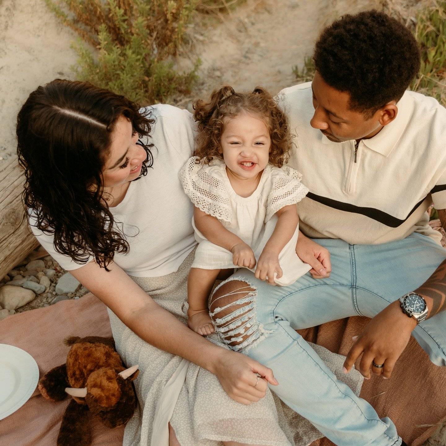Family sessions are actually the cutest thing sometimes 💛 nobody shows their joy as openly as kids do. And how sweet are they?!😍

#familyphotography #familyphotos #dfwphotographer #dfwlifestylephotographer #picnicstyle #fortworthphotographer #fortw