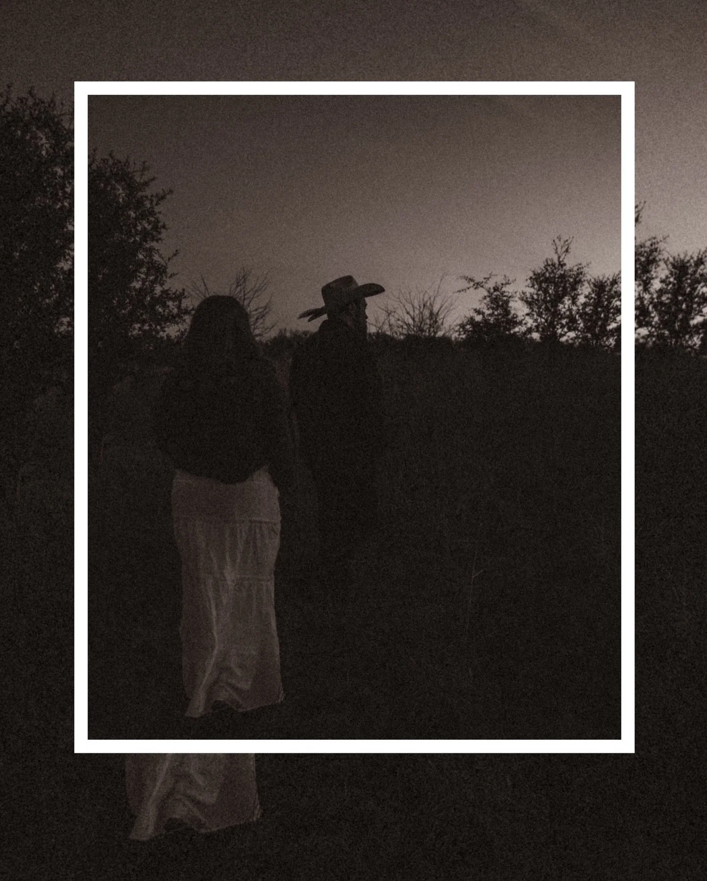 That feeling of expecting your first baby is something you never forget. Both excited and nervous and feeling all the things (usually all the things except beautiful). This mama most definitely is so beautiful inside and out and she sure looked the p