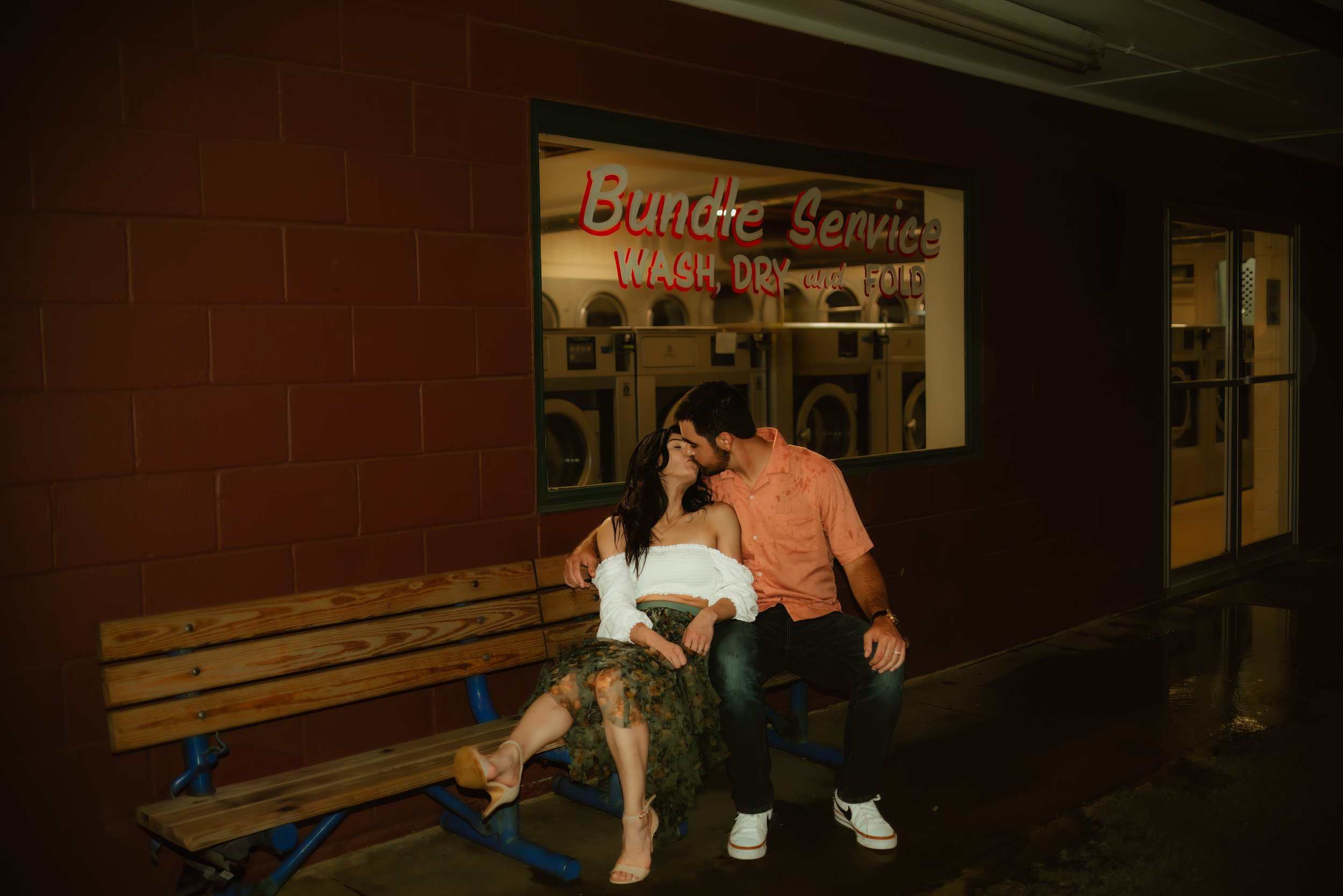 couple_kiss_photo_nighttime_bench_flash_photography_laundromat_dfw