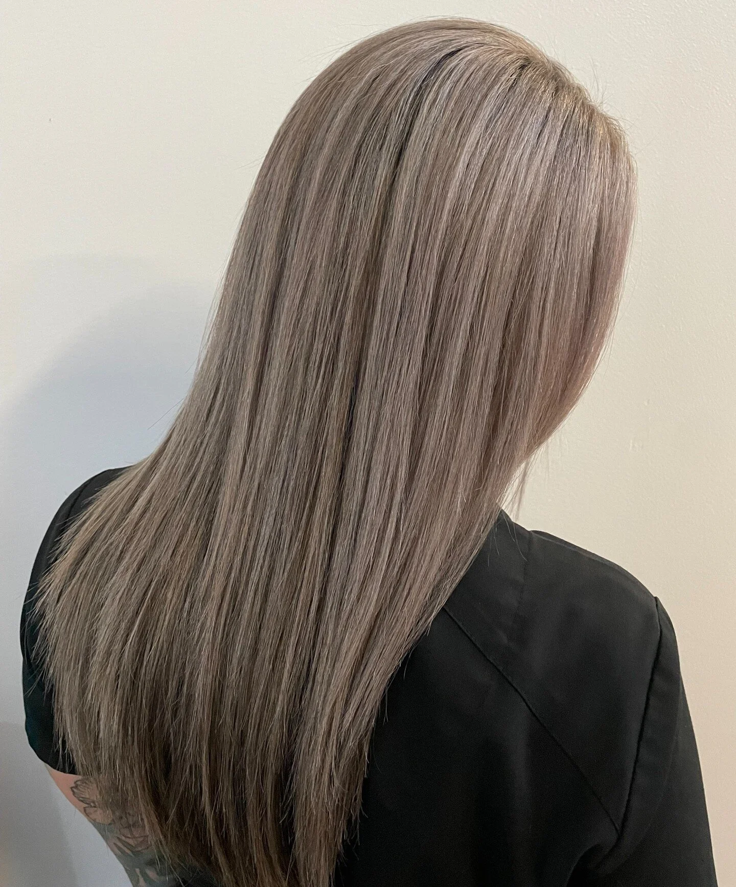 Whether you crave subtle highlights or bold, vivid shades, our skilled colorist, Yvone&eacute; is here to turn your hair into a masterpiece.
Ready to take the plunge? Book your color dimension appointment now and let your hair shine in a world of lim