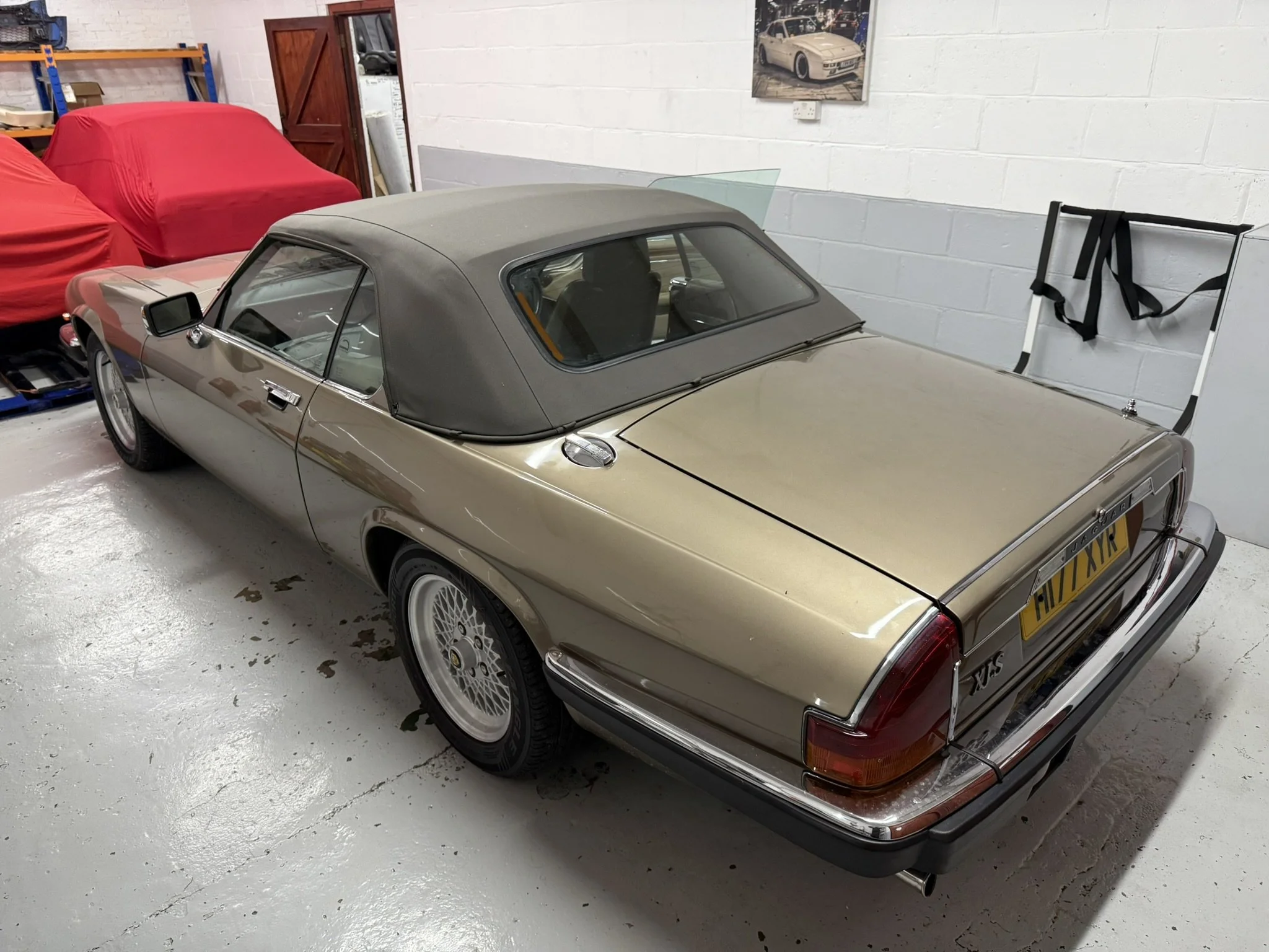 Jaguar XJS Hood Fitting