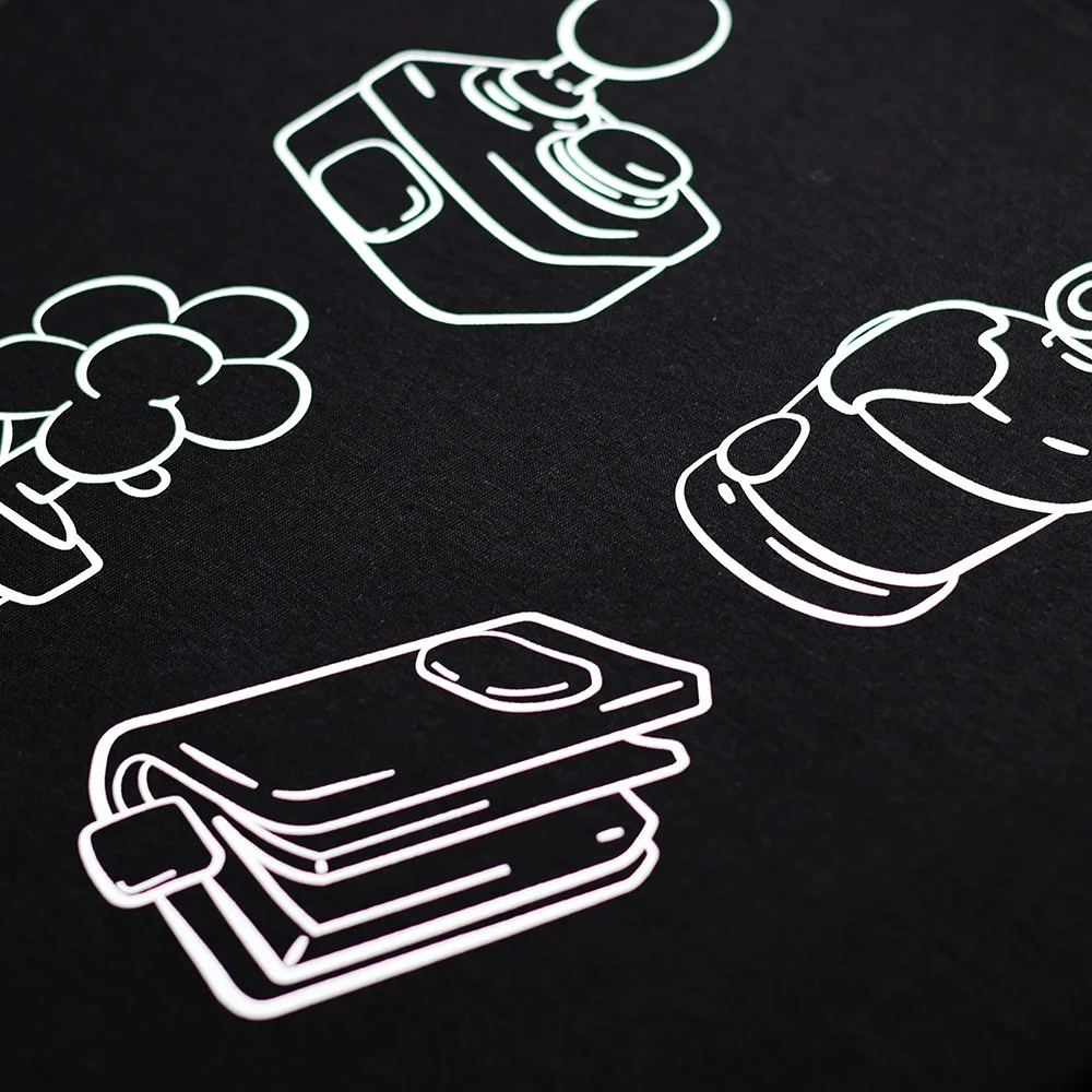 atom-x-steezy-streetwear-clothing-Escape⁴-black-t-shirt-front-print-detail.jpg