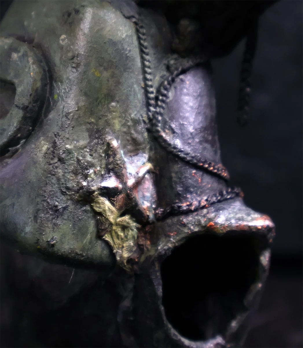 liberty-lamenting-the-world-art-toy-chest-detail-atom-toys.jpg