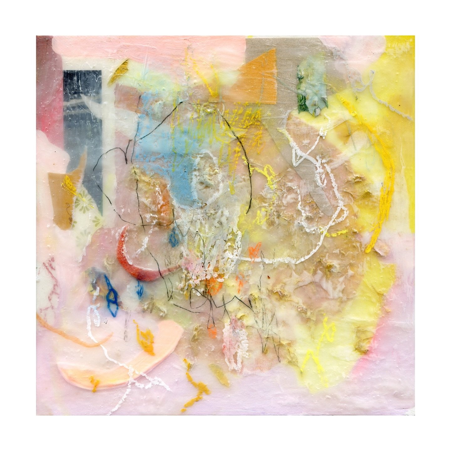 New experiments with cold wax ✨ There are petals hidden in there, and a corner of a 50 year old photograph, a hint of wallpaper, and the rest I&rsquo;ve forgotten. Think I&rsquo;ll call it, 𝘚𝘶𝘯 𝘎𝘭𝘰𝘸.

#abstractmixedmedia #abstractartist #mixed