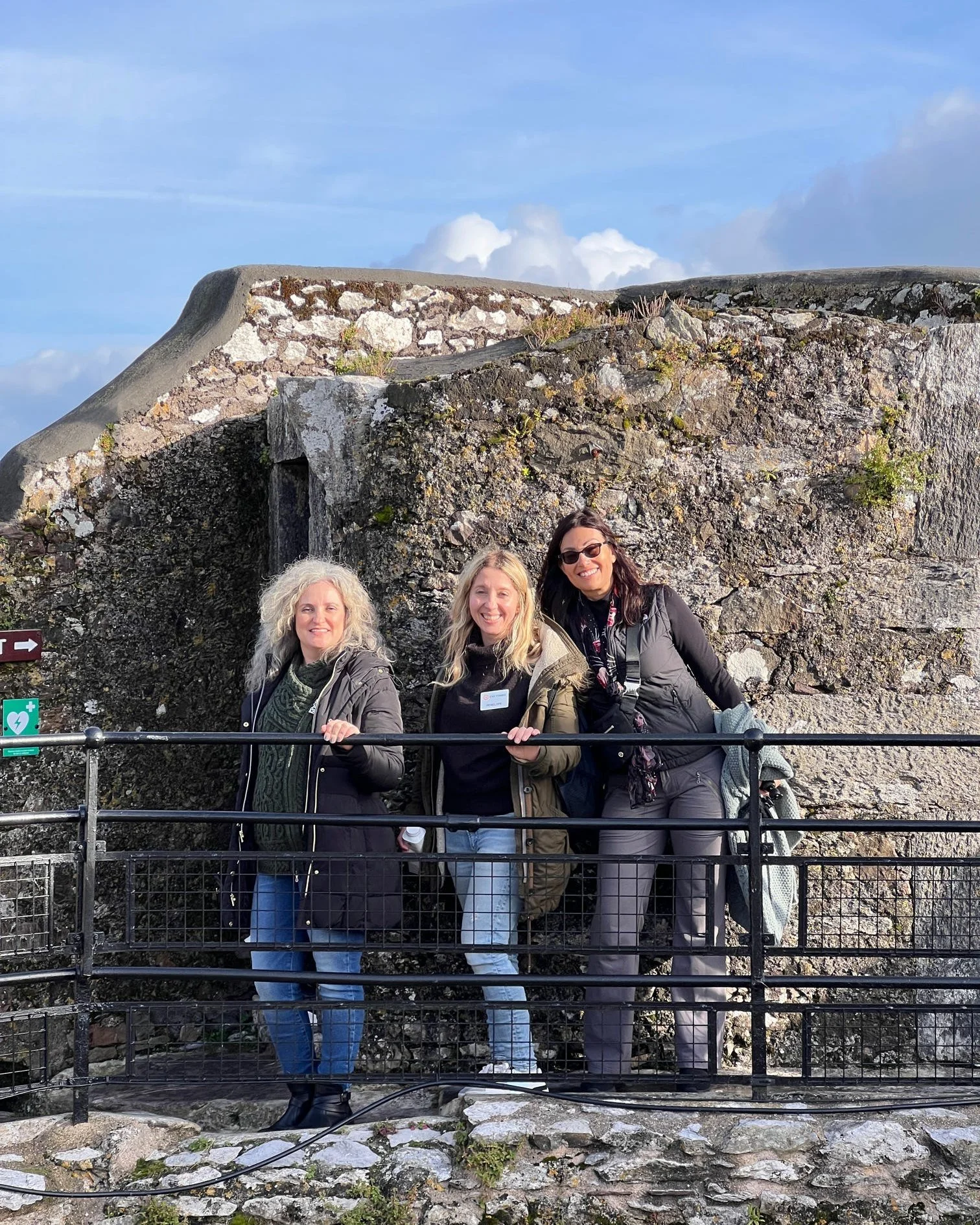 Rolling green landscapes, dramatic cliffs, cozy pubs, and music that seems to follow you down every street.

Ireland is the kind of place that welcomes you like an old friend.

And somehow every trip there feels like the first time.