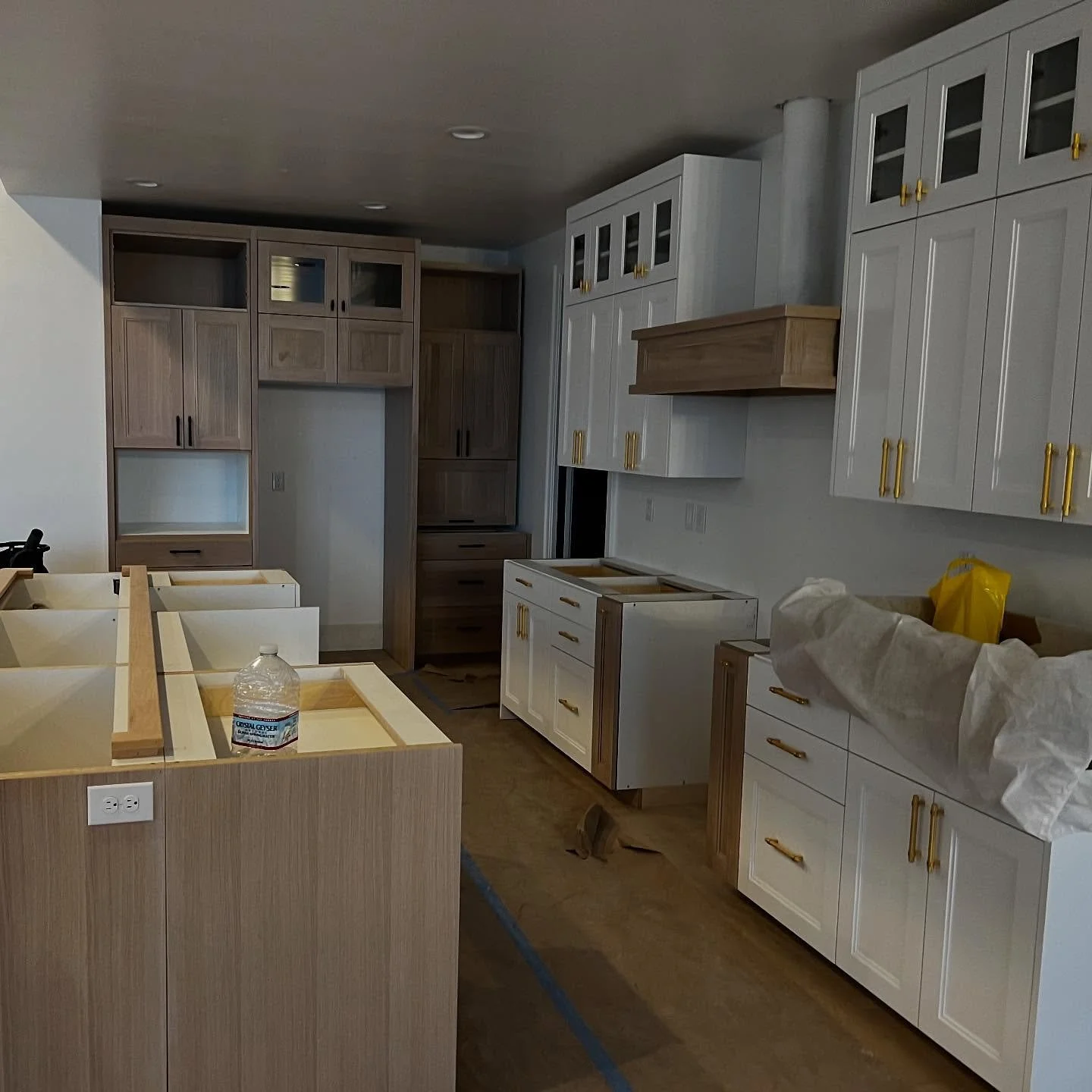 Big changes start with the little things.🔨
These cabinets may not look like much yet, but they&rsquo;re laying the foundation for a kitchen the clients will love for years.

🔗 bergeson-construction.com (link in bio)

#kitchenconstruction #customcab