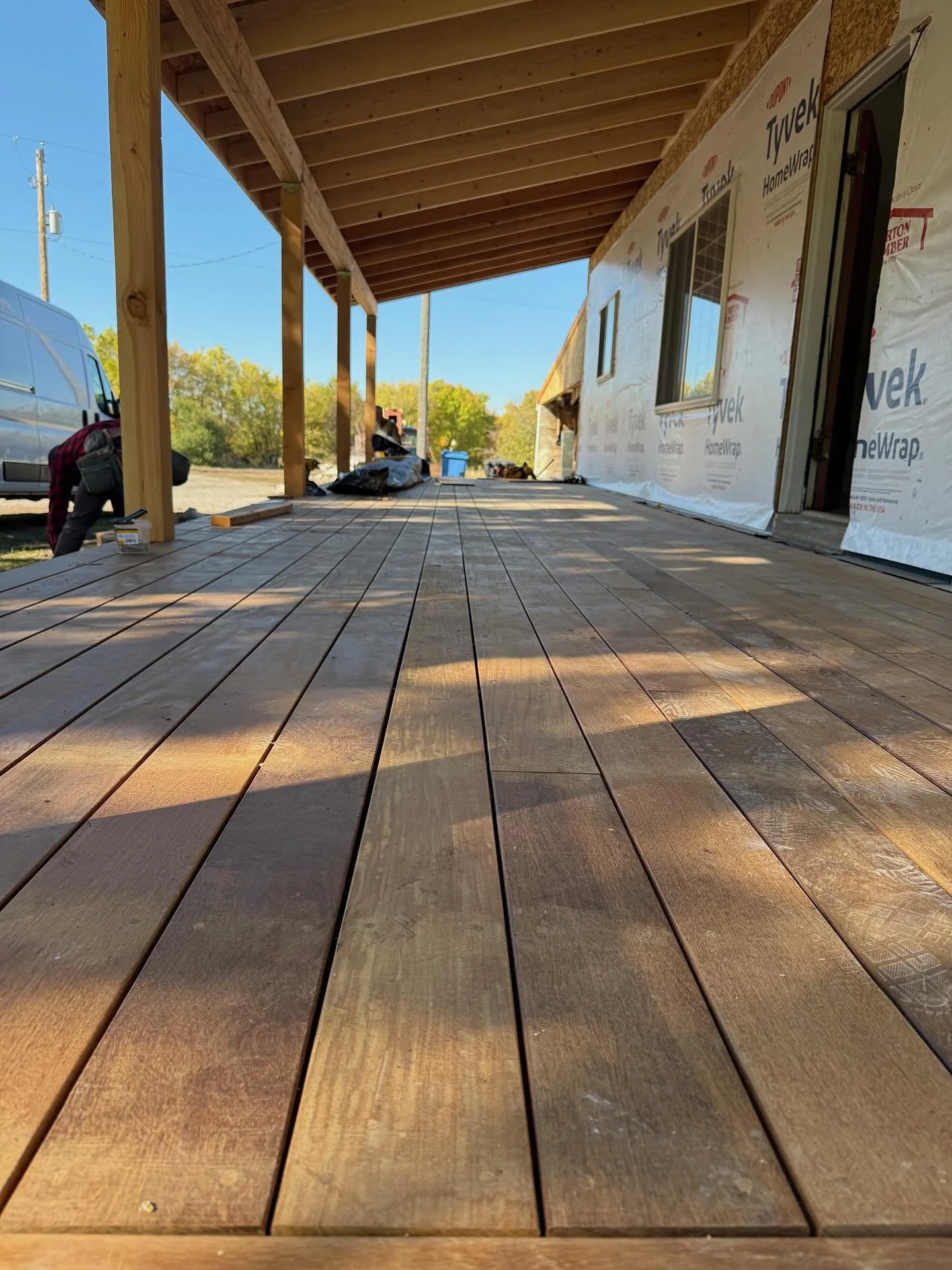 This deck adds a fresh update to the home. What&rsquo;s the first thing you&rsquo;d set up out here?

#deckbuild #constructionlife #homeupdate #remodelproject #carpentrywork #backyarddesign #homerenovation #deckdesign #contractorsofinstagram #beforea