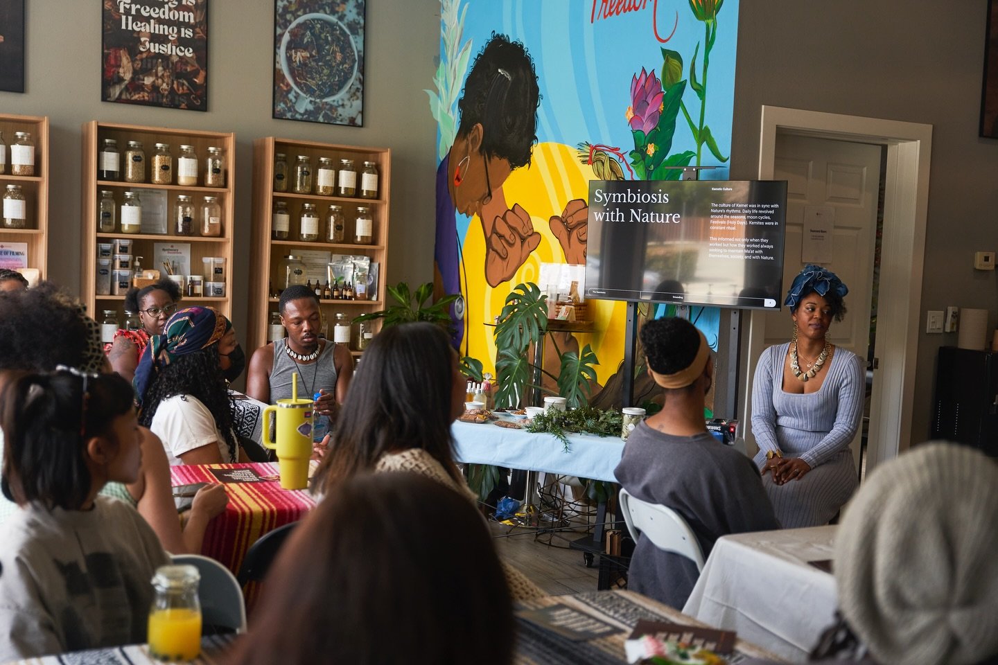 🤲🏾 Our first Community Medicine Making workshop of 2026 was a beautiful success in the Apothecary &amp; Pharmacy! We were grateful to have Etecia &amp; Stephanie from The Sanctuary (@thesanctuary.energy) share their expertise on incense, its histor