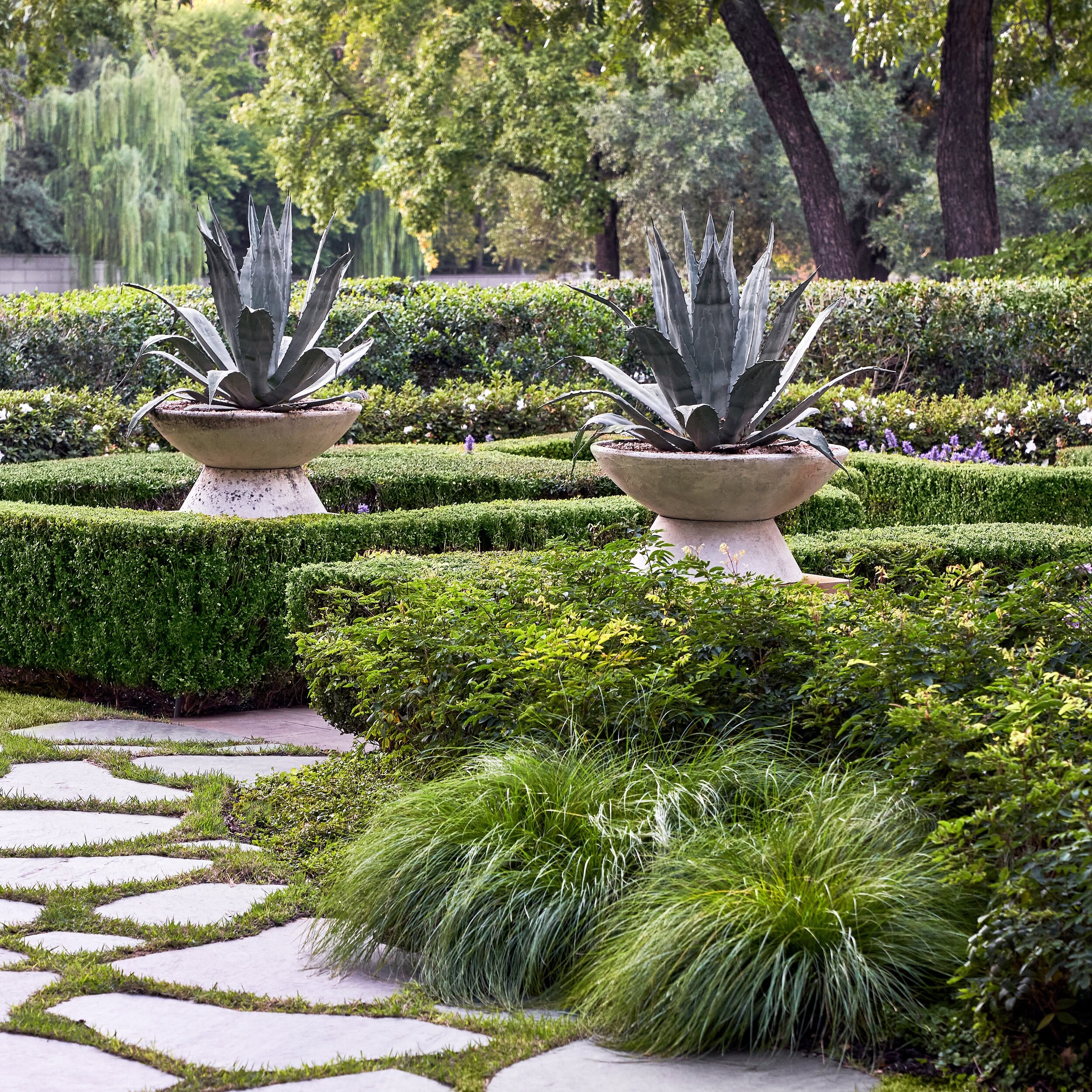 For us, everyday is &ldquo;green&rdquo; day.  Happy St Patrick&rsquo;s Day! 🍀 
#effortlessoutdoorliving #rootedinbeauty #everydayisgreen

Photo: @stephen_karlisch_photo