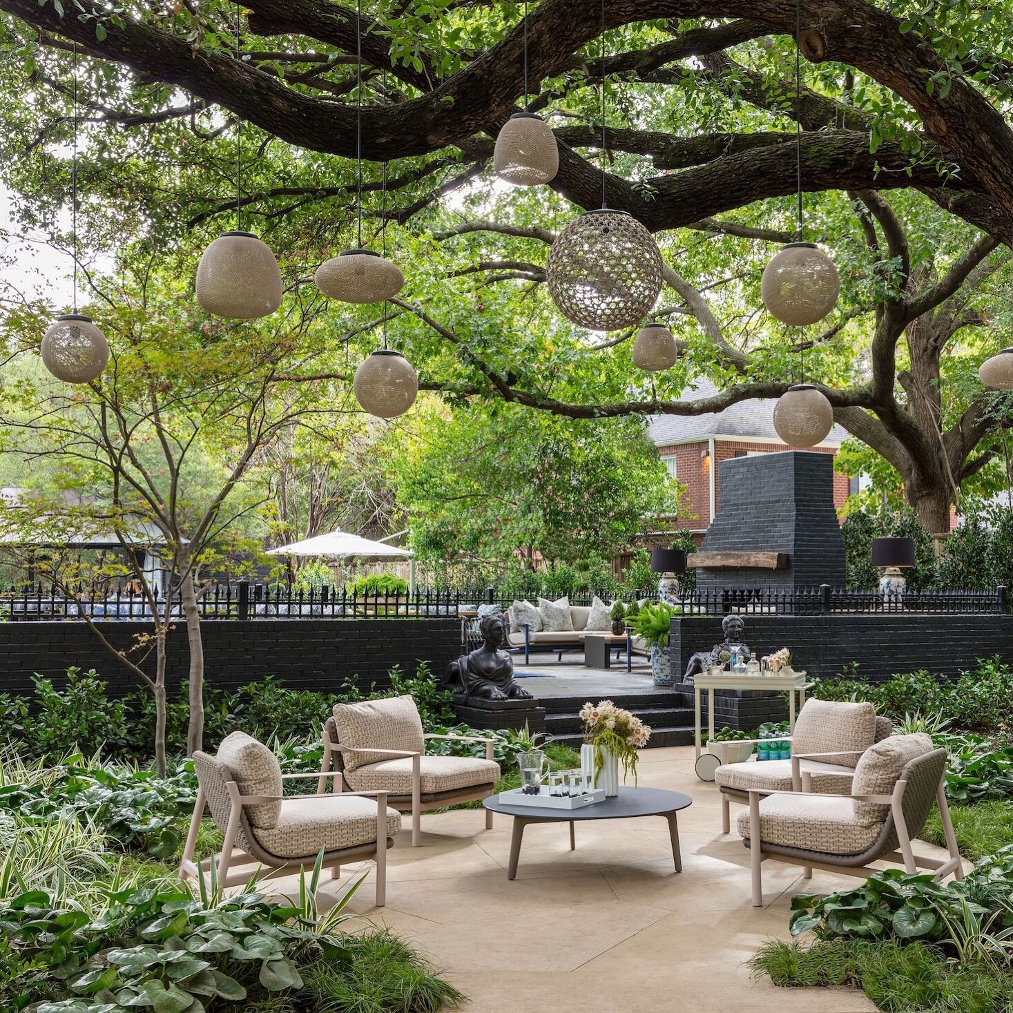 Made for shade.
#effortlessoutdoorliving #rootedinbeauty #melissagerstledesign 

Photo: @sargentphoto