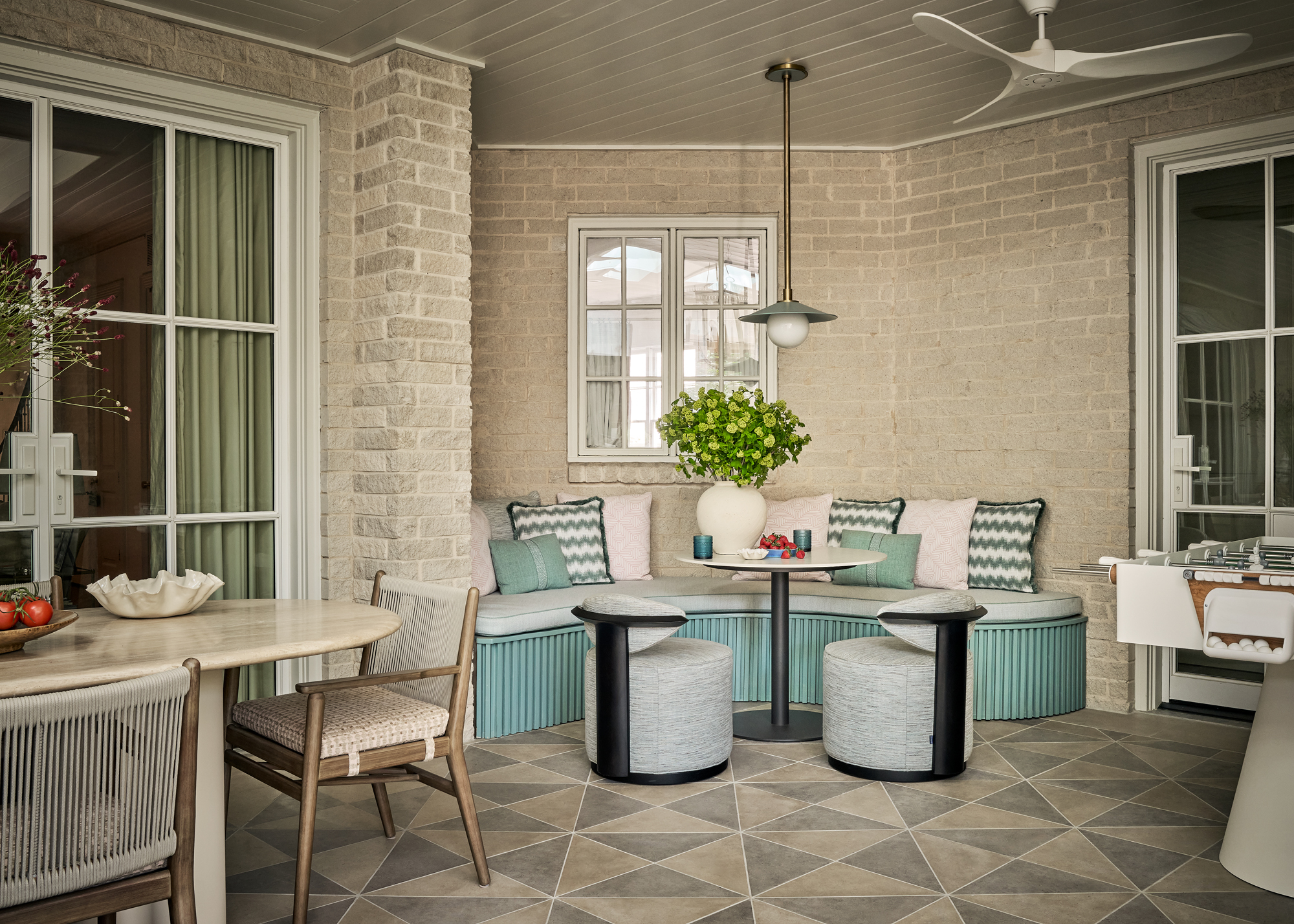 The Fifth Room Built-in Curved banquette seating area Karlisch_6710 MELISSA GERSTLE DESIGNm.png