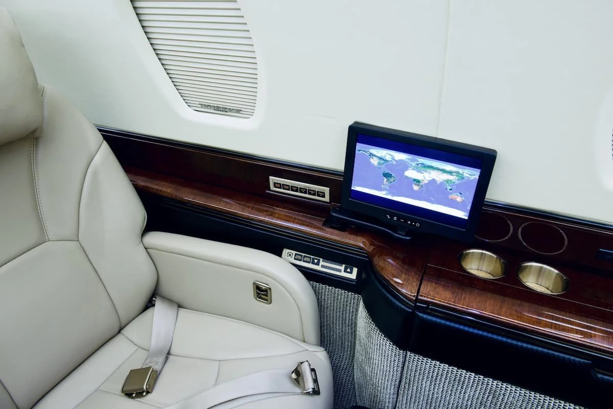 Erin-Air-Seattle-Private-Jet-Charter-Cessna-Citation-X-N187CR-Controller.jpg