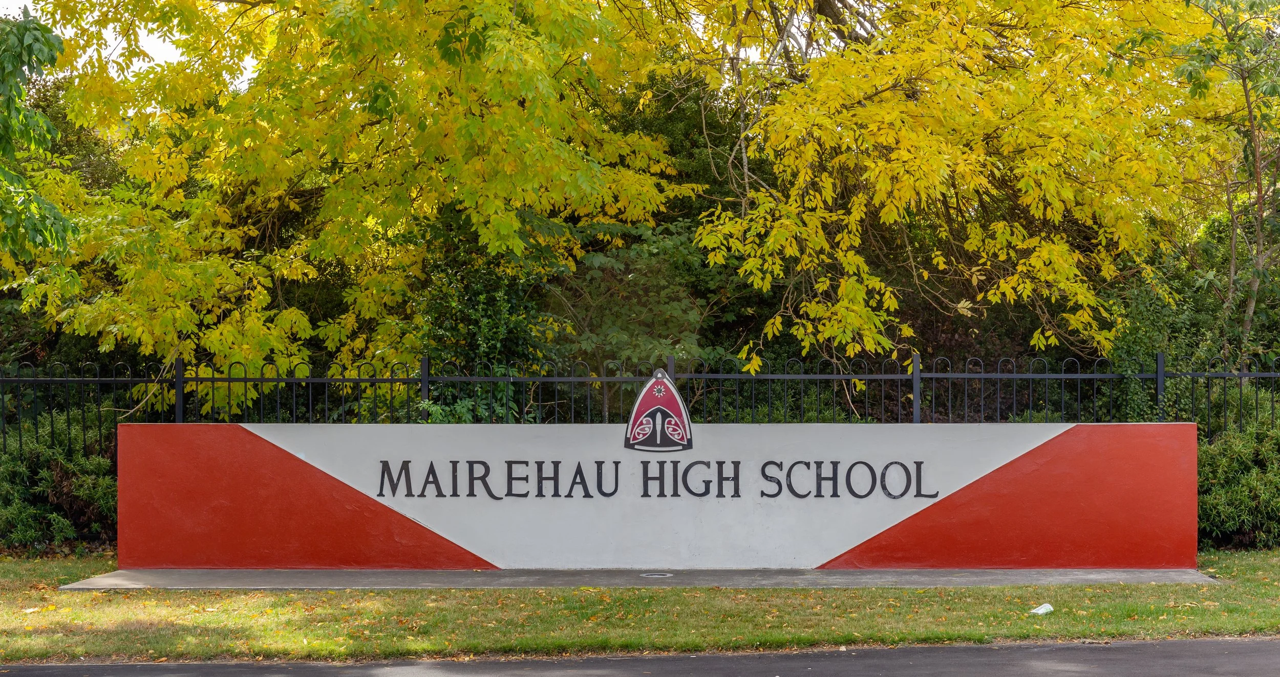 Mairehau_High_School_sign,_Christchurch,_New_Zealand_06.jpg