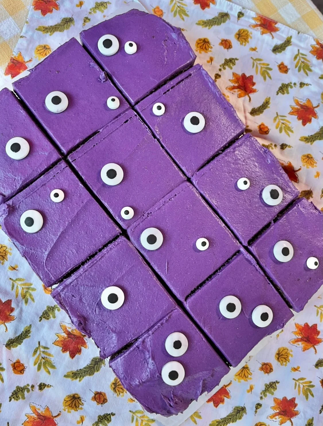 we had a spook-tastic time last weekend at @oldstovegardens bookish bazaar 🦇 

not only were the vibes were spooky and fun 👻 , they also had y&rsquo;all in the mood to munch! we sold out after only 2hrs! 🤯 

we appreciate everyone for coming out a