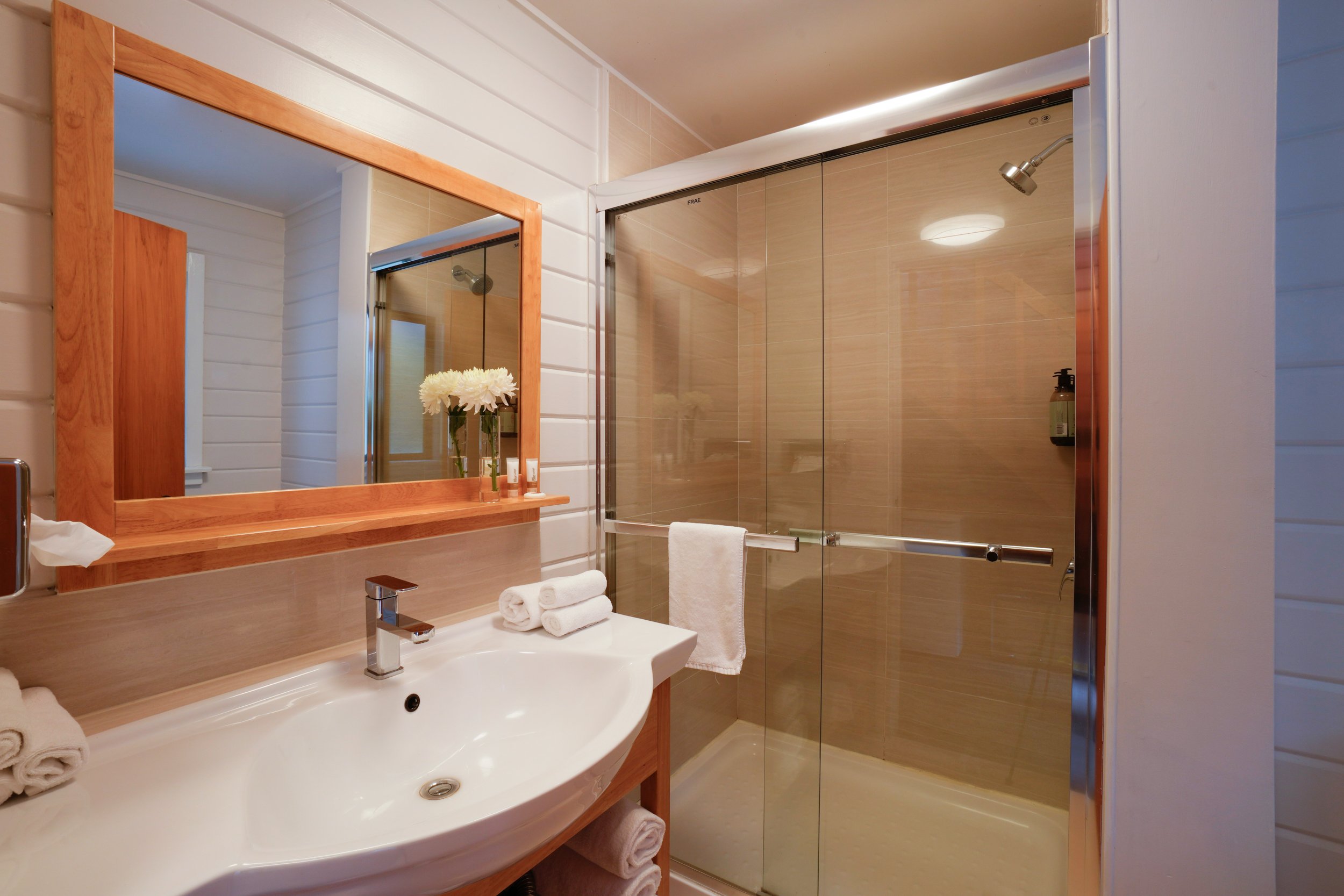 Portage Resort Korimako sunroom bathroom 2.jpg